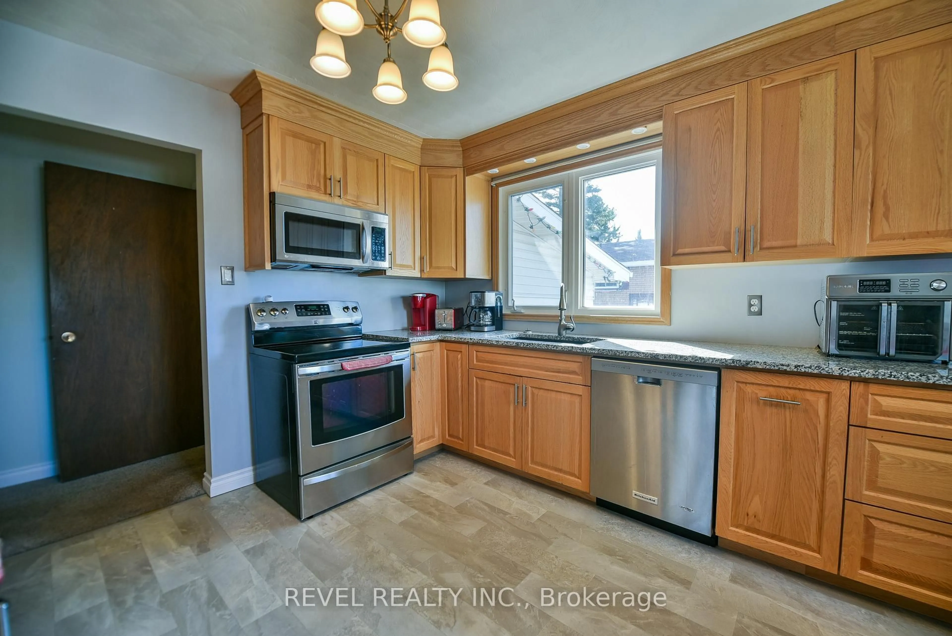 Standard kitchen, ceramic/tile floor for 209 Ottolen St, Timmins Ontario P0N 1C0