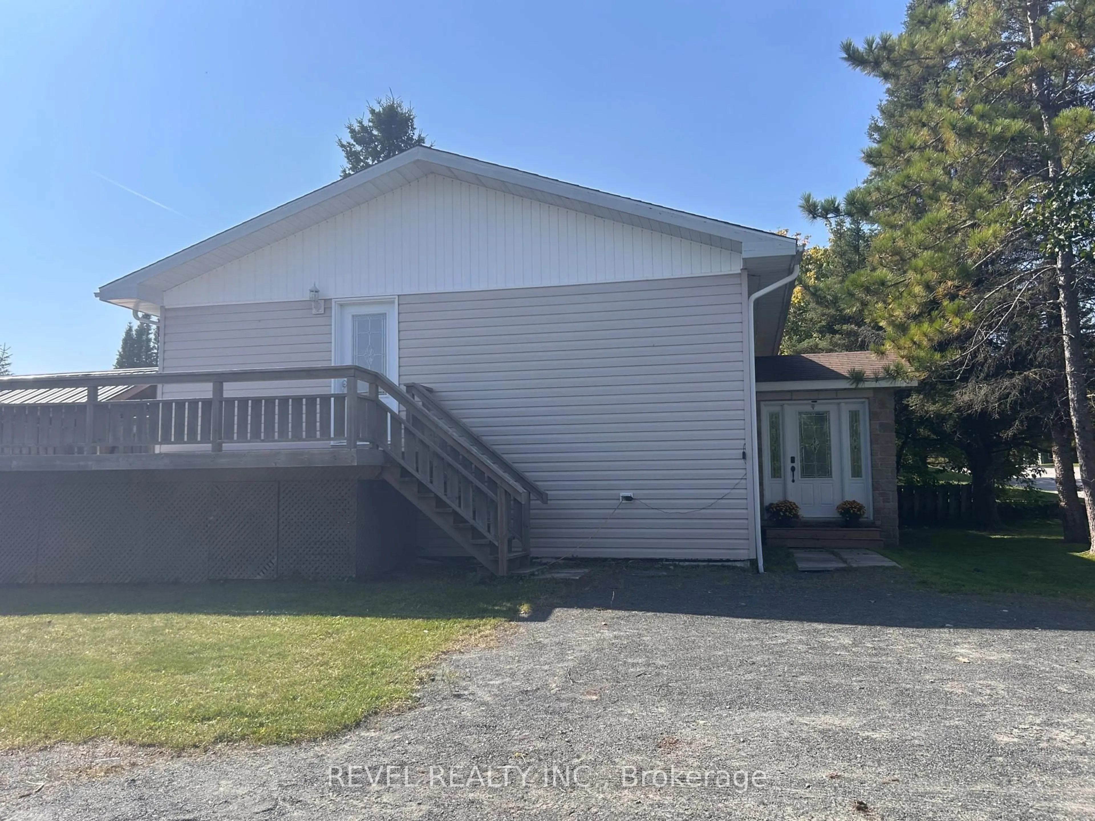 A pic from outside/outdoor area/front of a property/back of a property/a pic from drone, unknown for 24 Cree Rd, Cochrane Ontario P0L 1C0