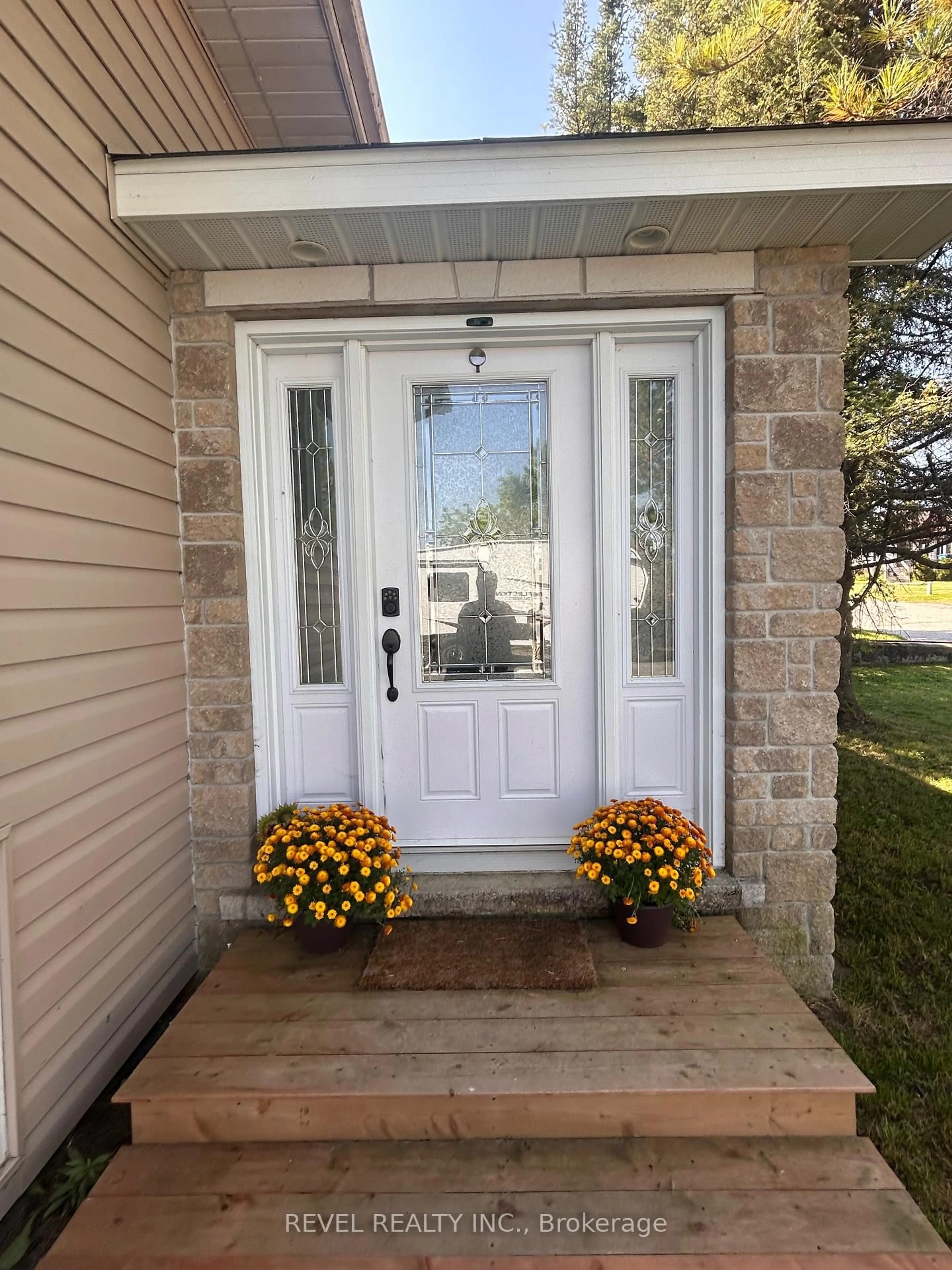 Indoor entryway for 24 Cree Rd, Cochrane Ontario P0L 1C0