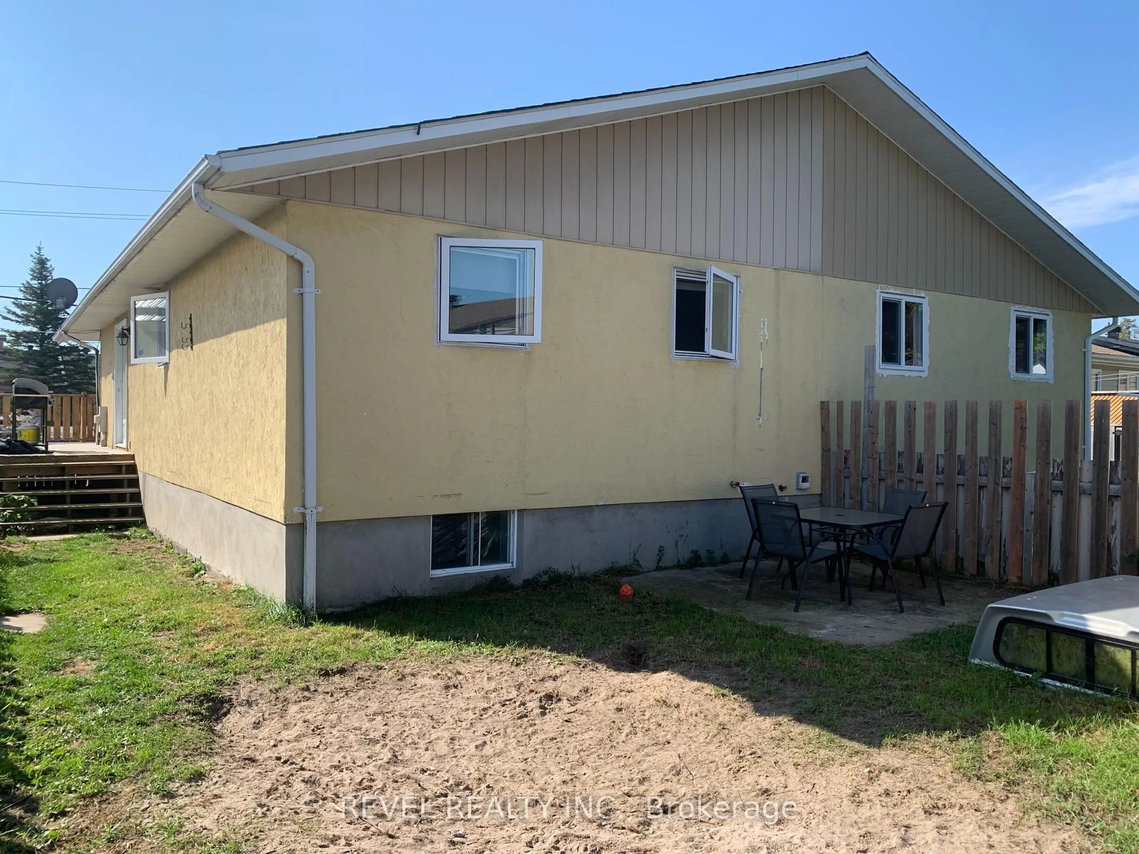 Home with vinyl exterior material, building for 850 A Park Ave, Timmins Ontario P4N 3Y2