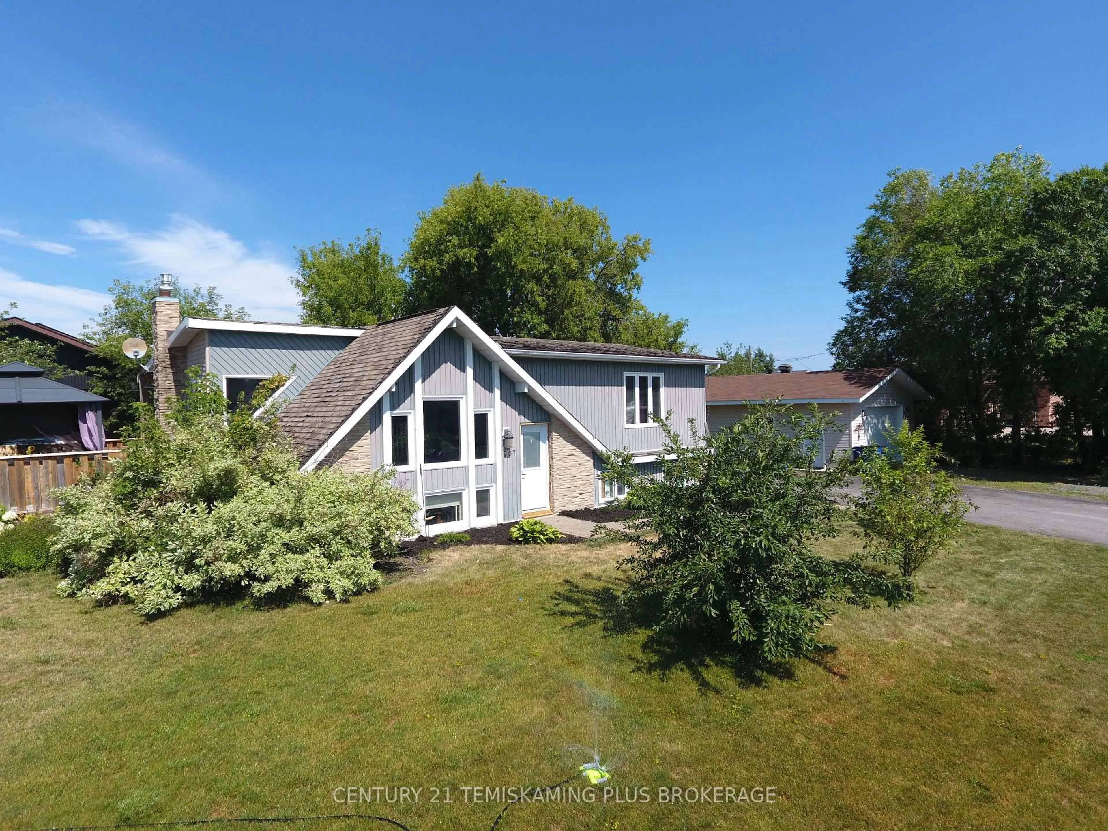 A pic from outside/outdoor area/front of a property/back of a property/a pic from drone, building for 267 Rondeau St, Temiskaming Shores Ontario P0J 1P0