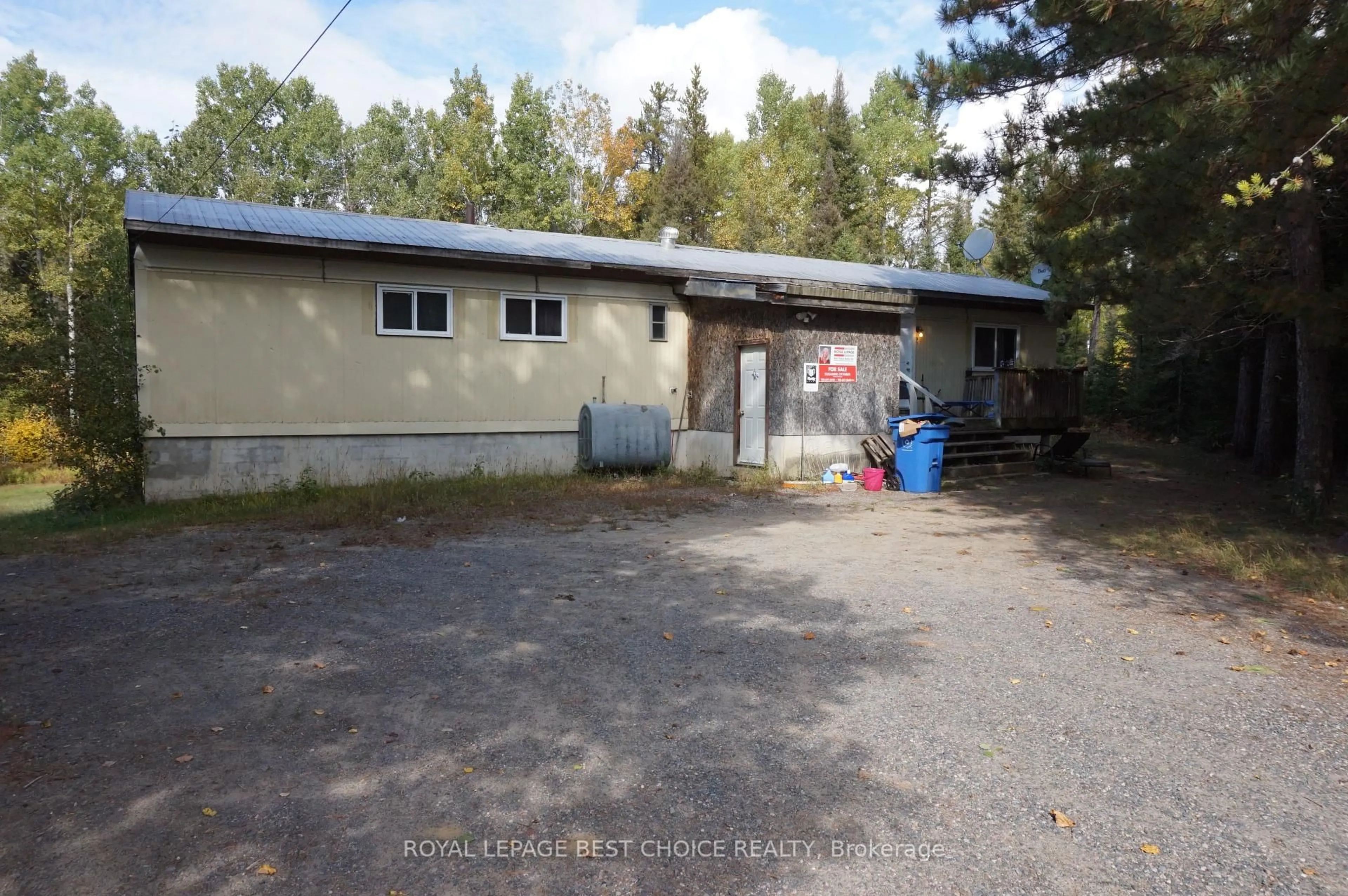 A pic from outside/outdoor area/front of a property/back of a property/a pic from drone, building for 918012 Portage Bay Rd, Timiskaming Ontario P0J 1C0