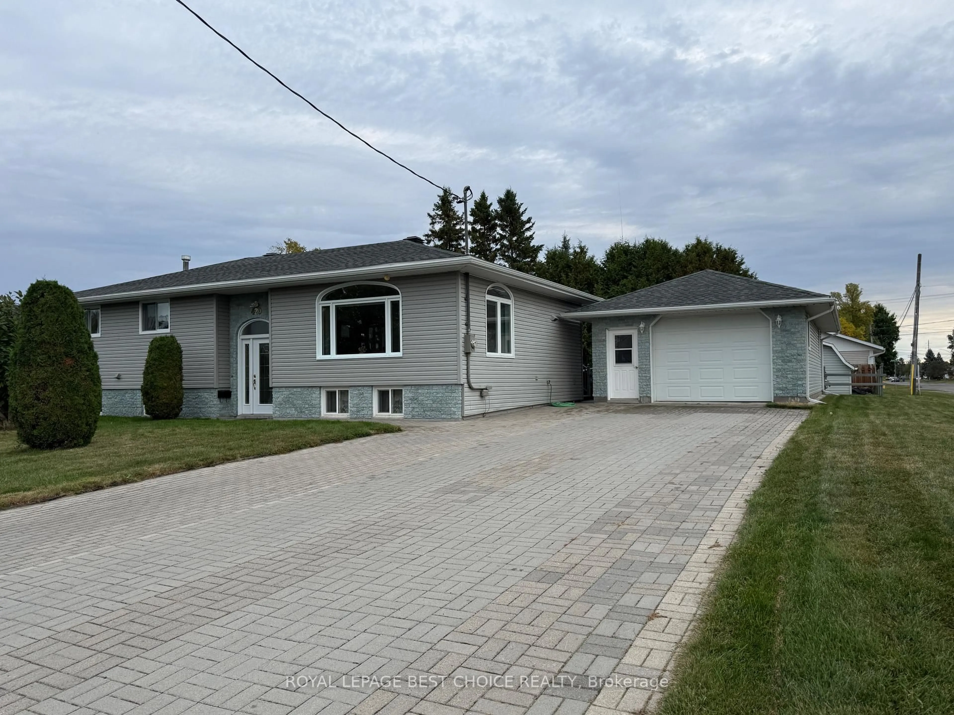 Home with vinyl exterior material, street for 429 Mc Kelvie St, Temiskaming Shores Ontario P0J 1P0