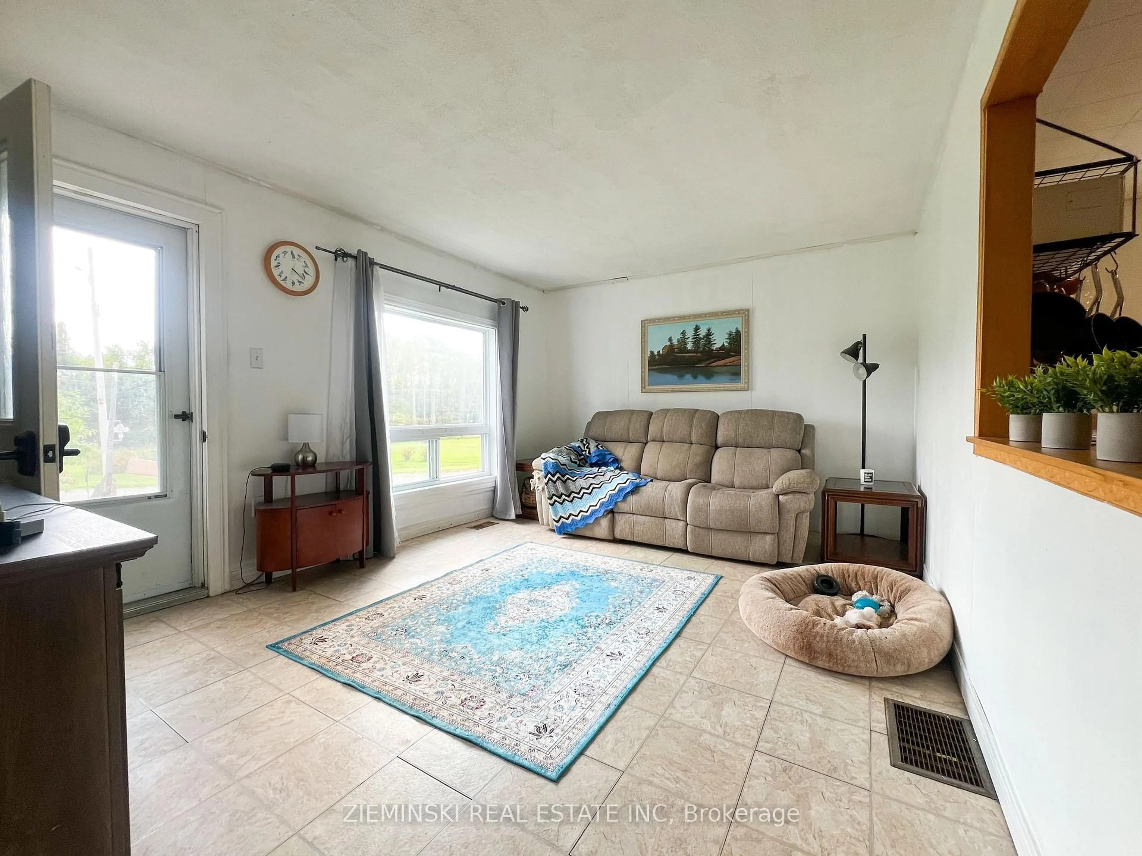 Living room with furniture, unknown for PT LT6&7 CON5 Fournier Township, Cochrane Ontario P0L 1C0