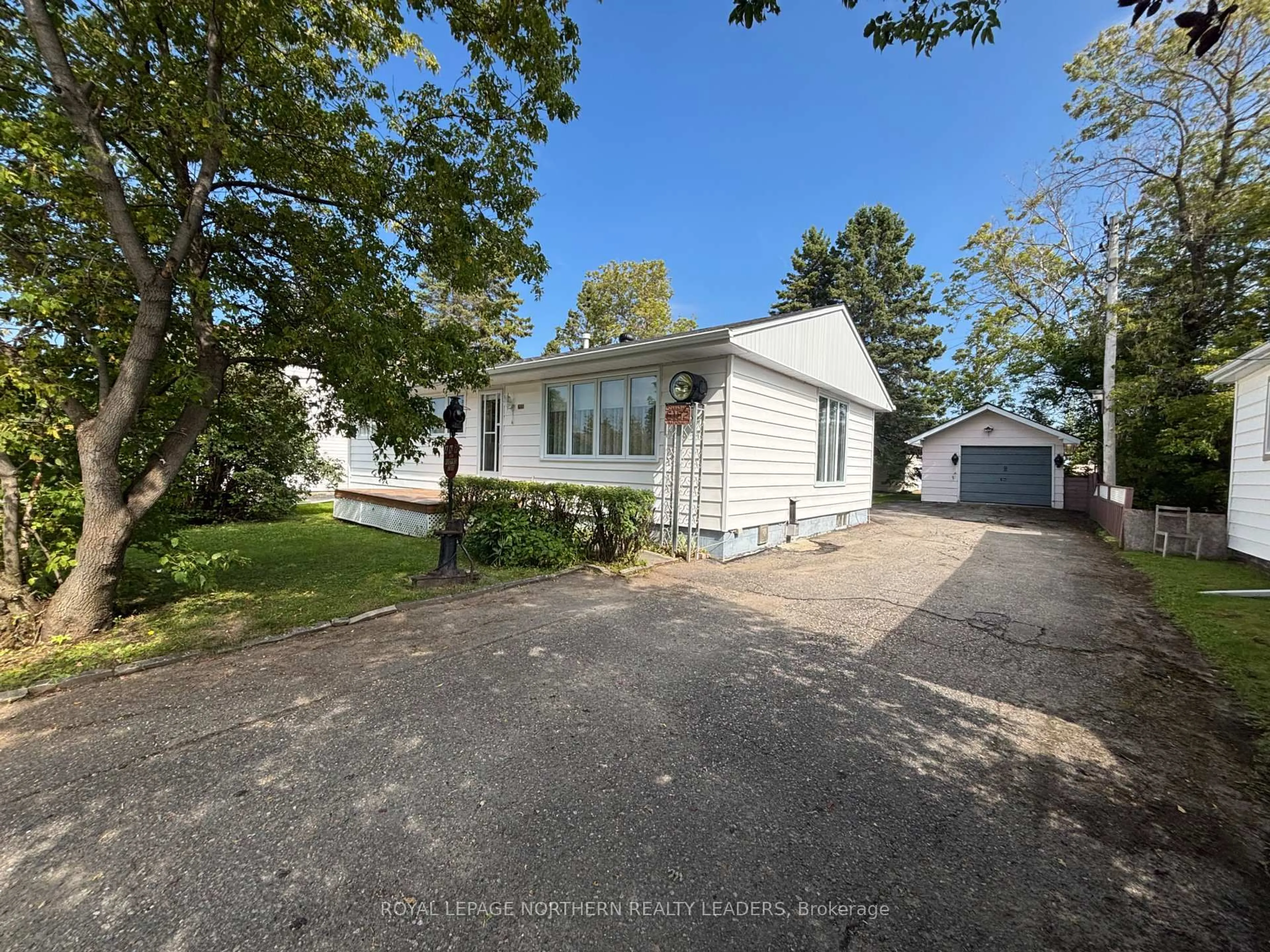 A pic from outside/outdoor area/front of a property/back of a property/a pic from drone, street for 208 Second Ave, Cochrane Ontario P0L 1C0