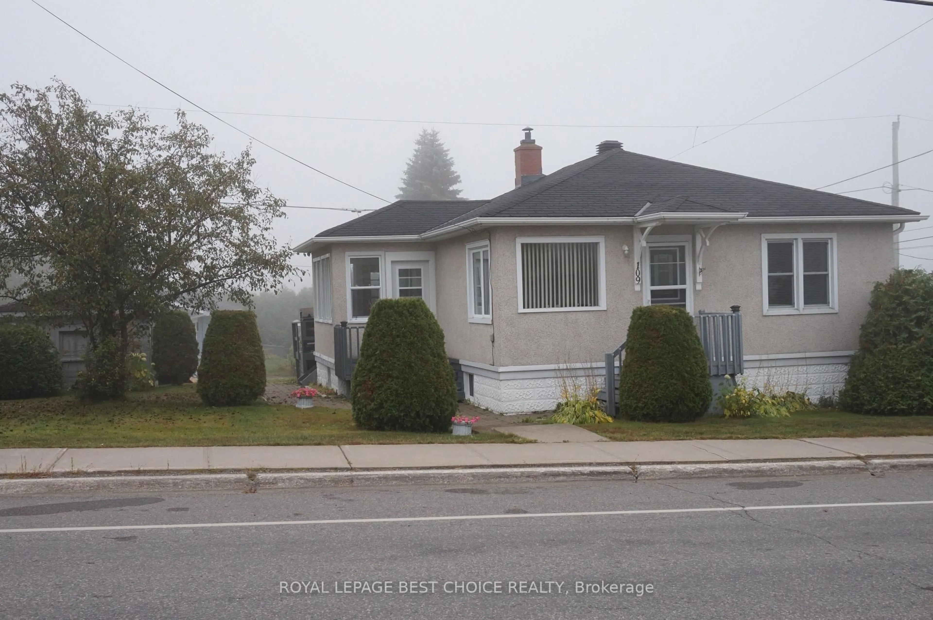 Home with vinyl exterior material, street for 109 Lang St, Cobalt Ontario P0J 1C0