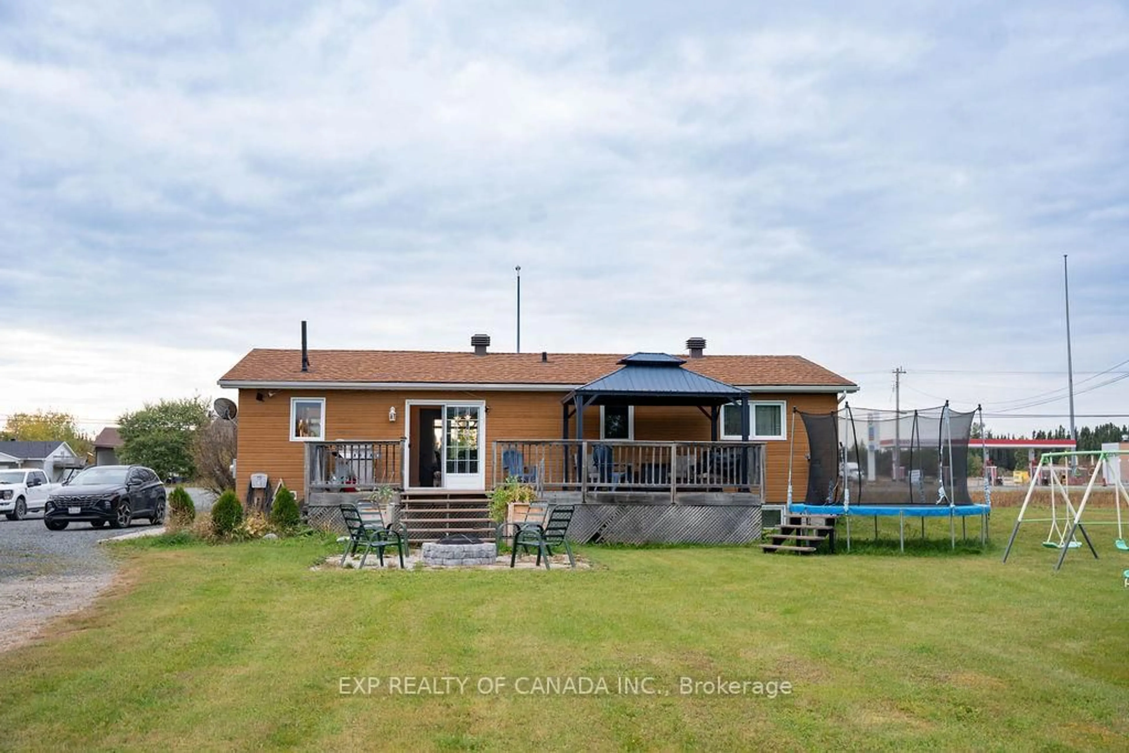 A pic from outside/outdoor area/front of a property/back of a property/a pic from drone, unknown for 132 Highway No. 11 SOUTH Highway, Cochrane Ontario P0L 1C0