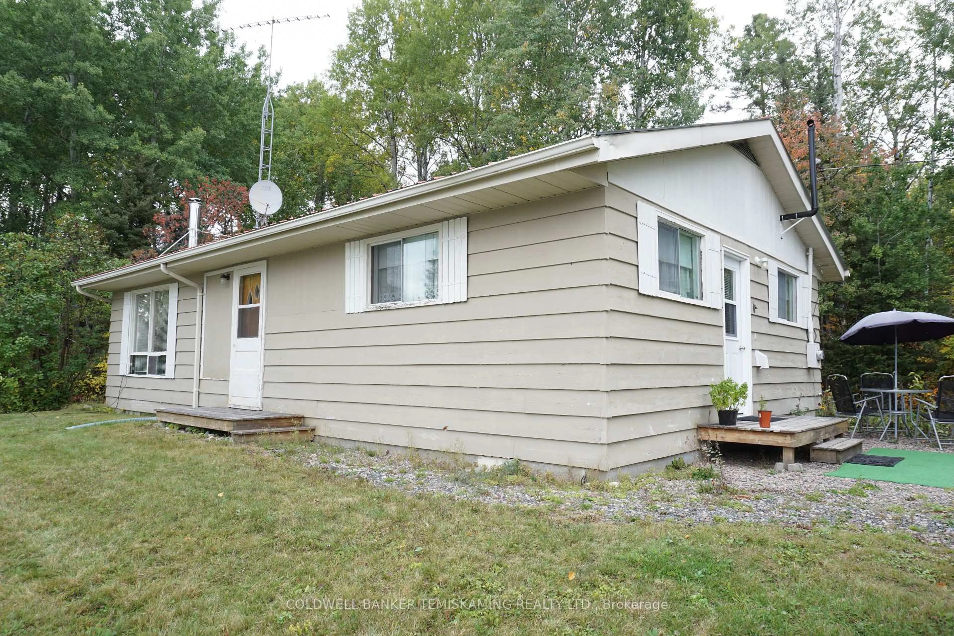 Home with vinyl exterior material, unknown for 30 NINTH St, Timiskaming Ontario P0J 1J0