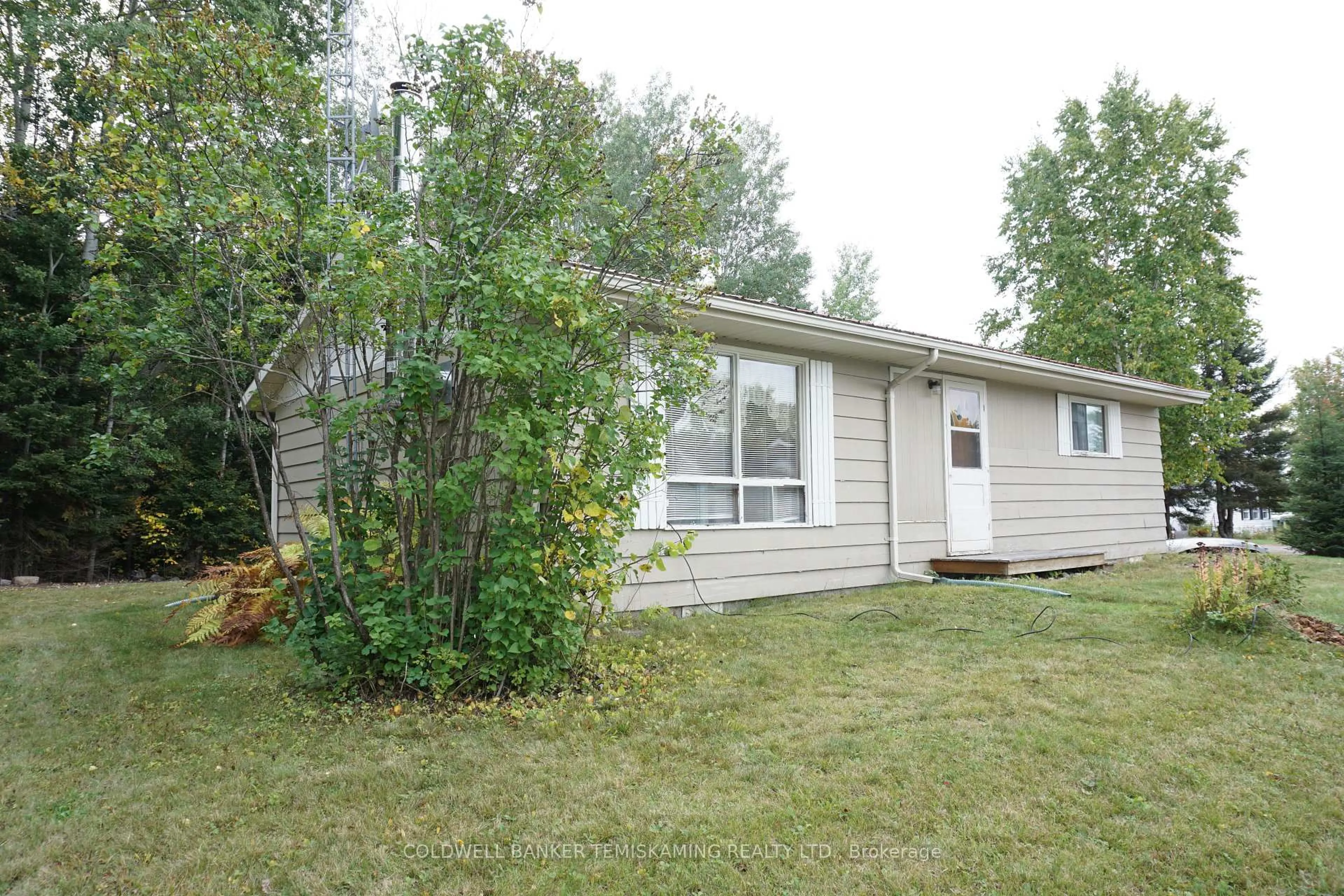Home with vinyl exterior material, unknown for 30 NINTH St, Timiskaming Ontario P0J 1J0