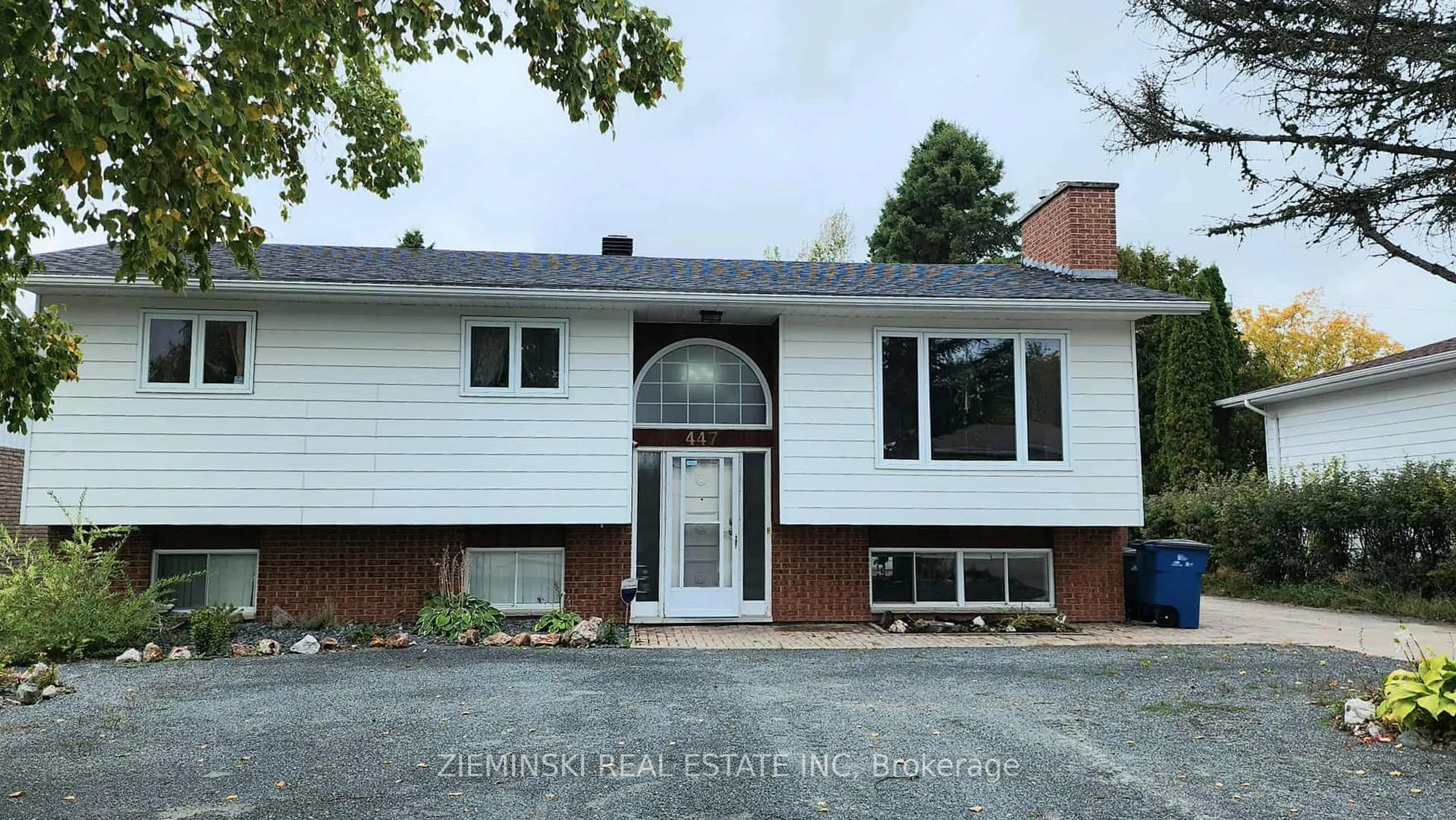 Home with vinyl exterior material, street for 447 Eleventh Ave, Cochrane Ontario P0L 1C0