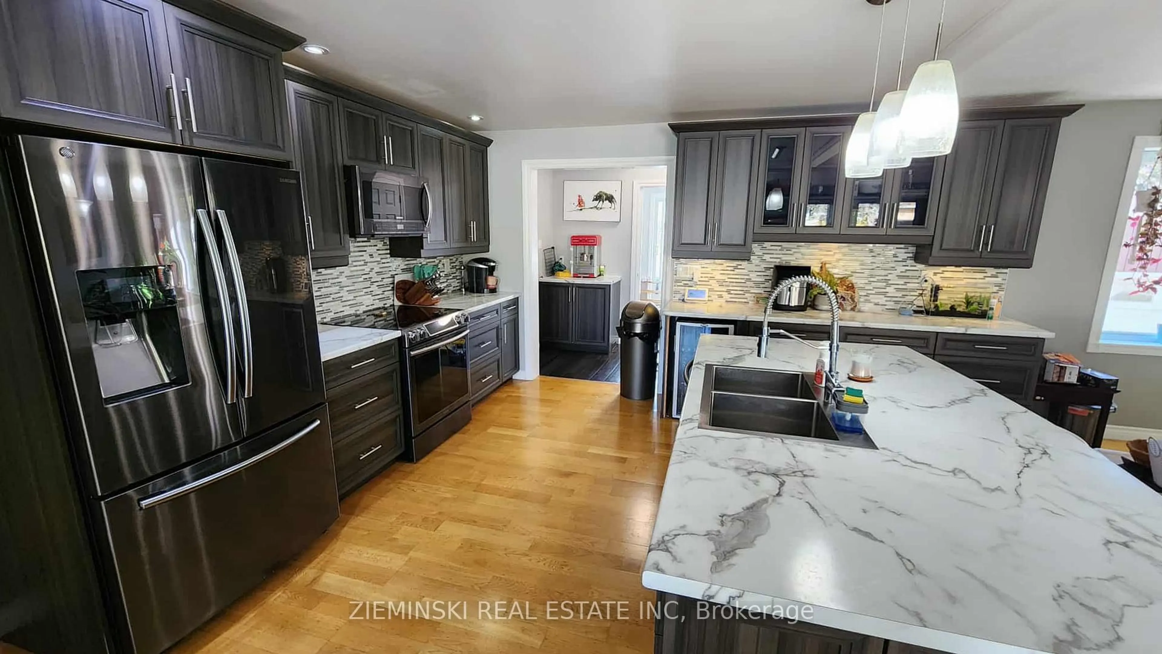 Open concept kitchen, ceramic/tile floor for 447 Eleventh Ave, Cochrane Ontario P0L 1C0