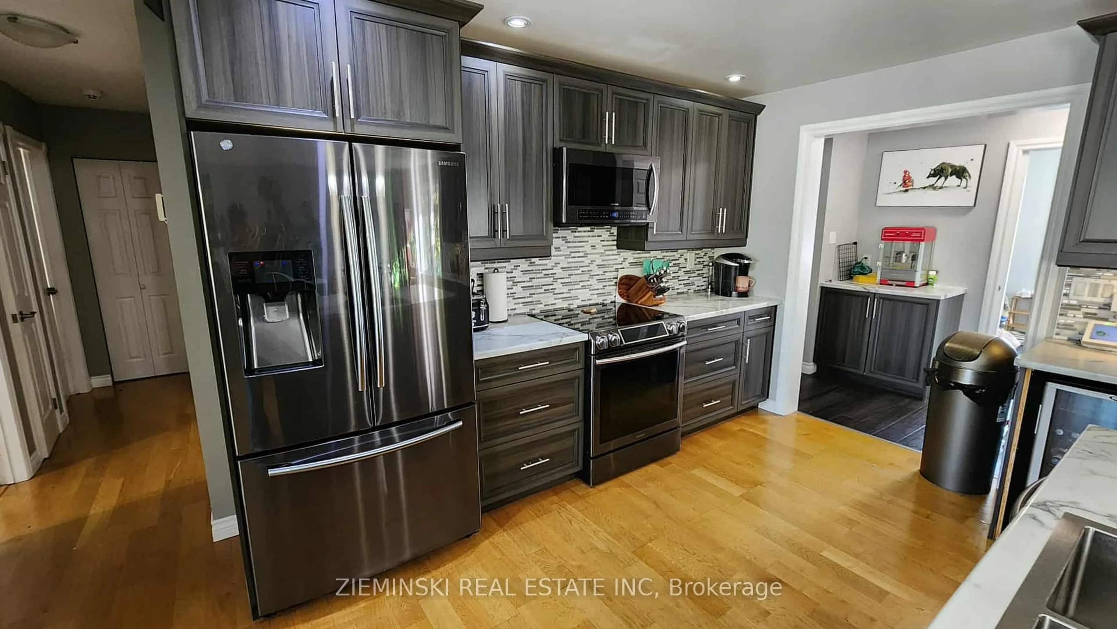 Contemporary kitchen, wood/laminate floor for 447 Eleventh Ave, Cochrane Ontario P0L 1C0