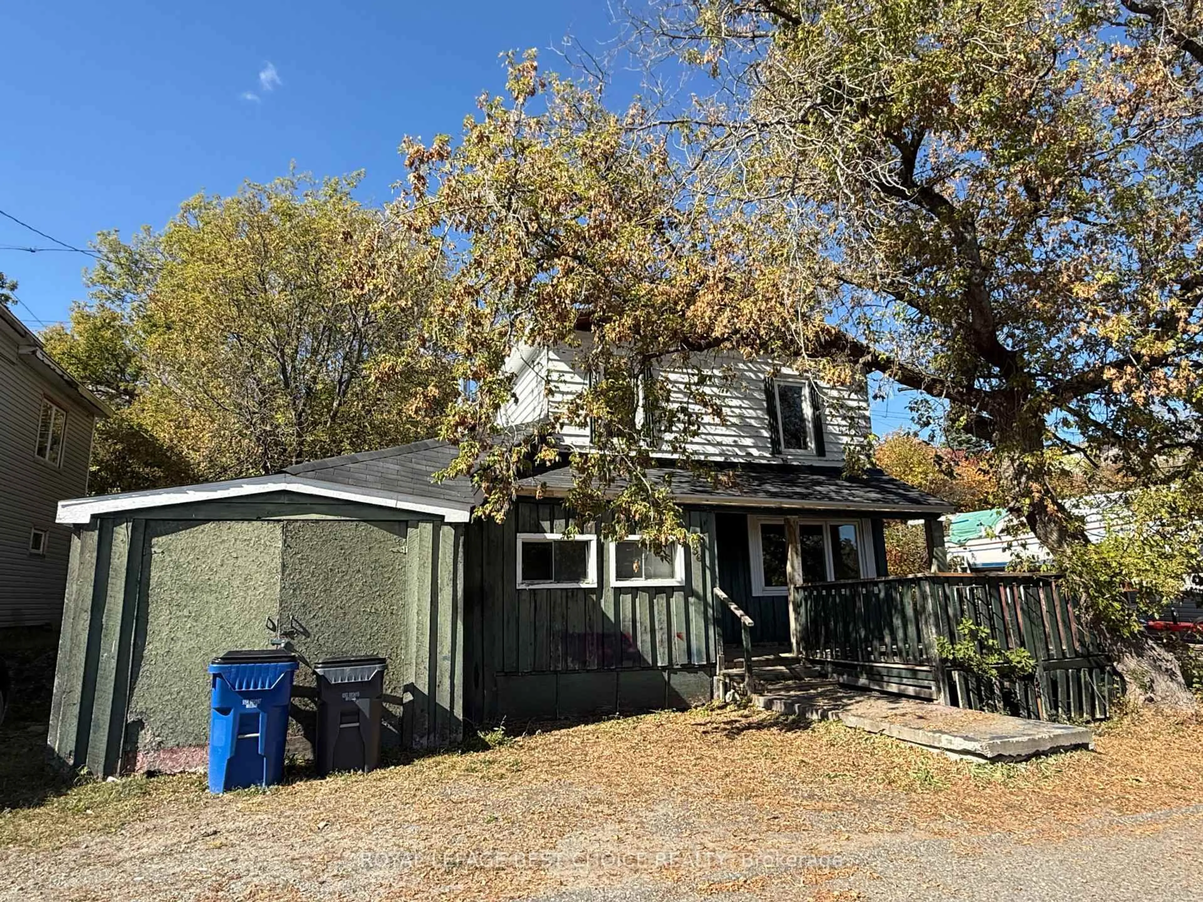 A pic from outside/outdoor area/front of a property/back of a property/a pic from drone, street for 36 Russell St, Cobalt Ontario P0J 1C0