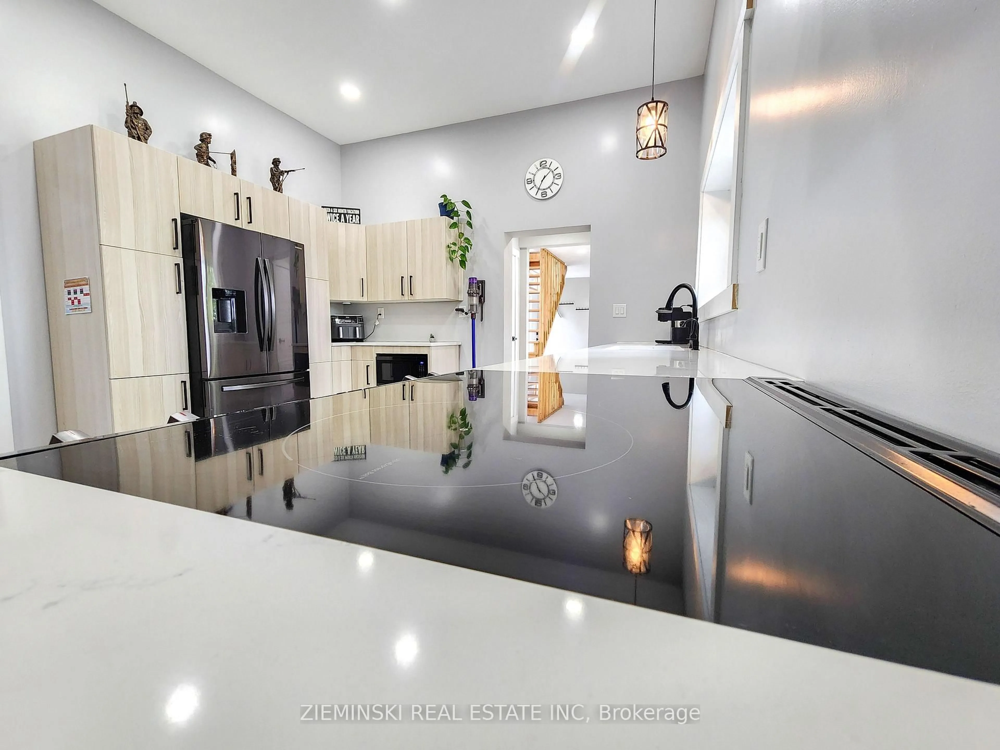 Contemporary kitchen, ceramic/tile floor for 1016 Highway Beach Rd, Iroquois Falls Ontario P0K 1G0