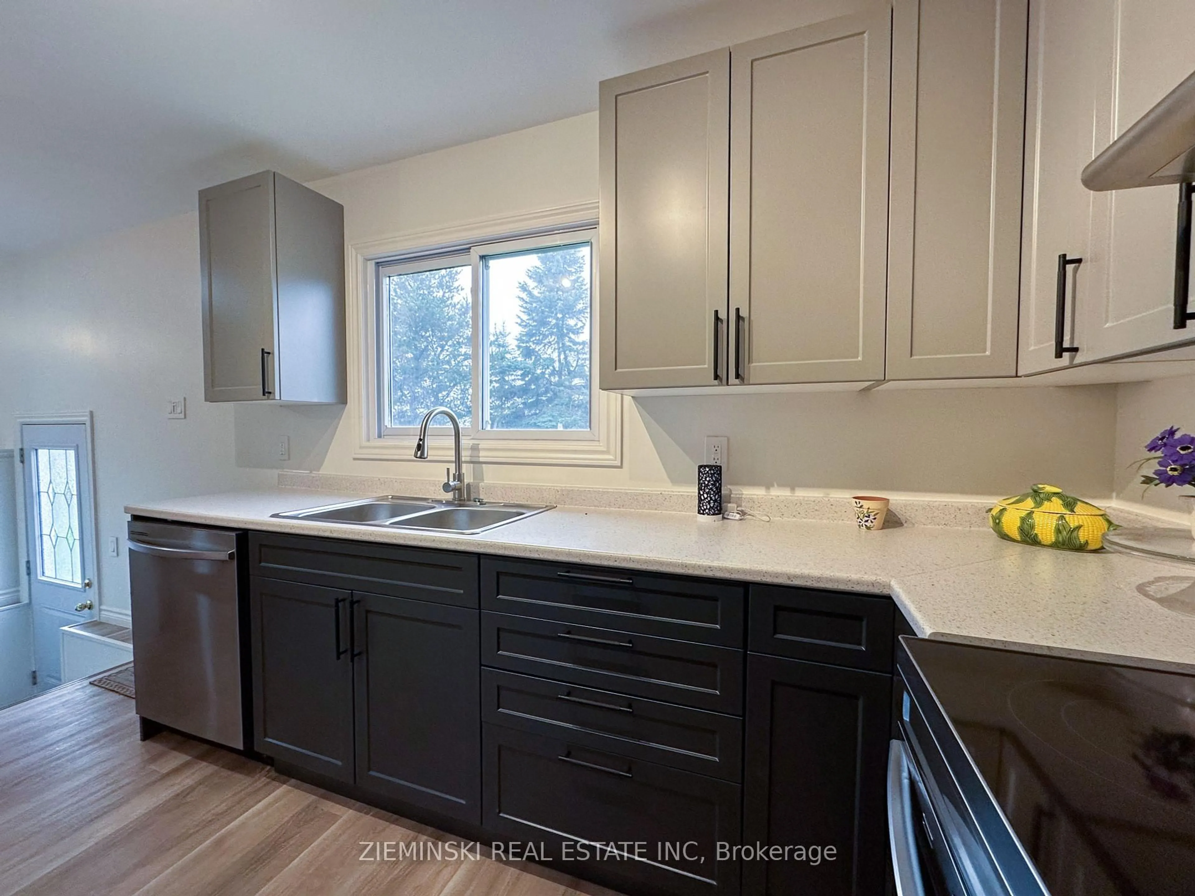Contemporary kitchen, ceramic/tile floor for 1099 Besaw Rd, Iroquois Falls Ontario P0K 1G0