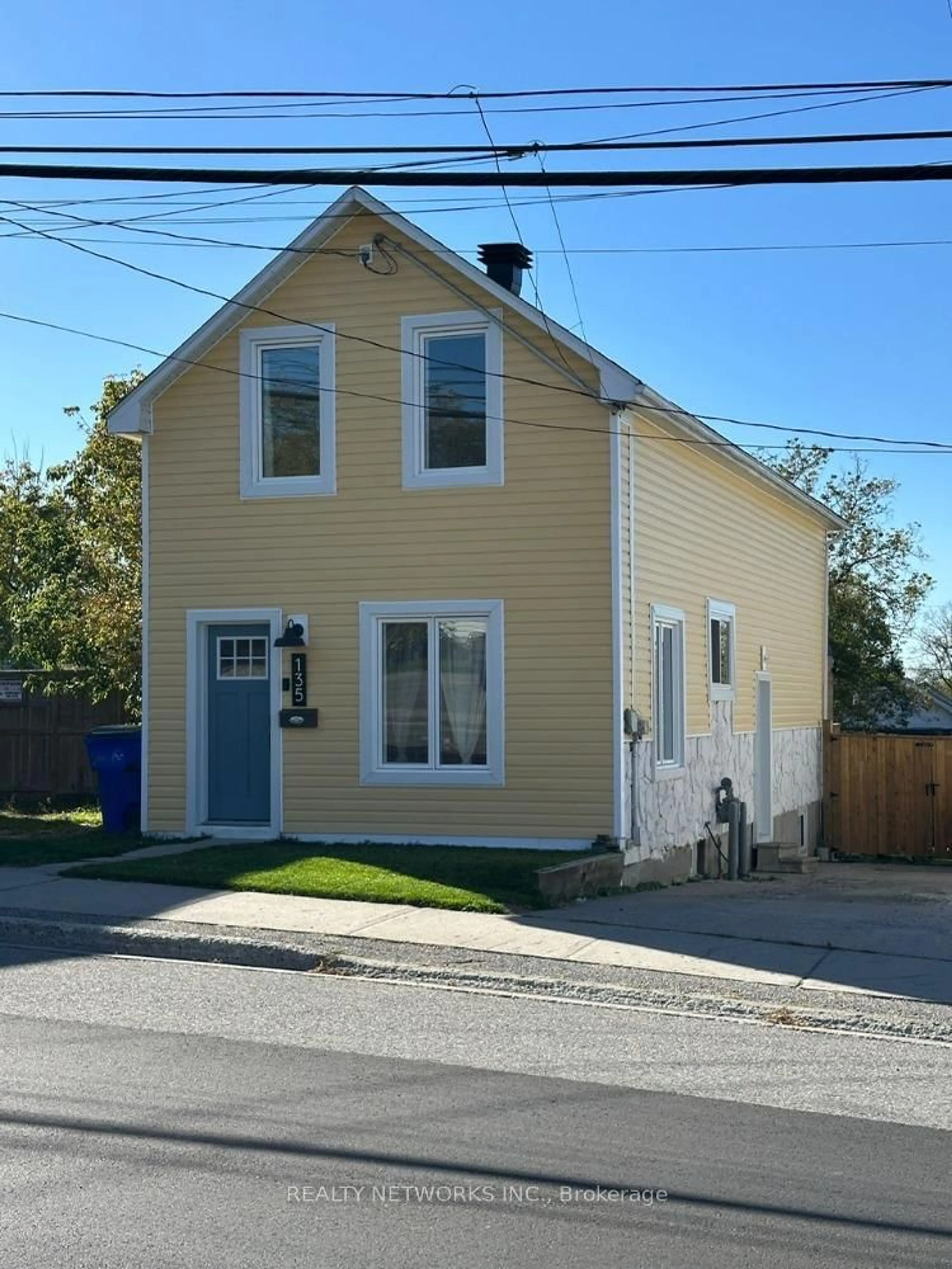 Home with vinyl exterior material, street for 135 Pine St, Timmins Ontario P4N 6K9