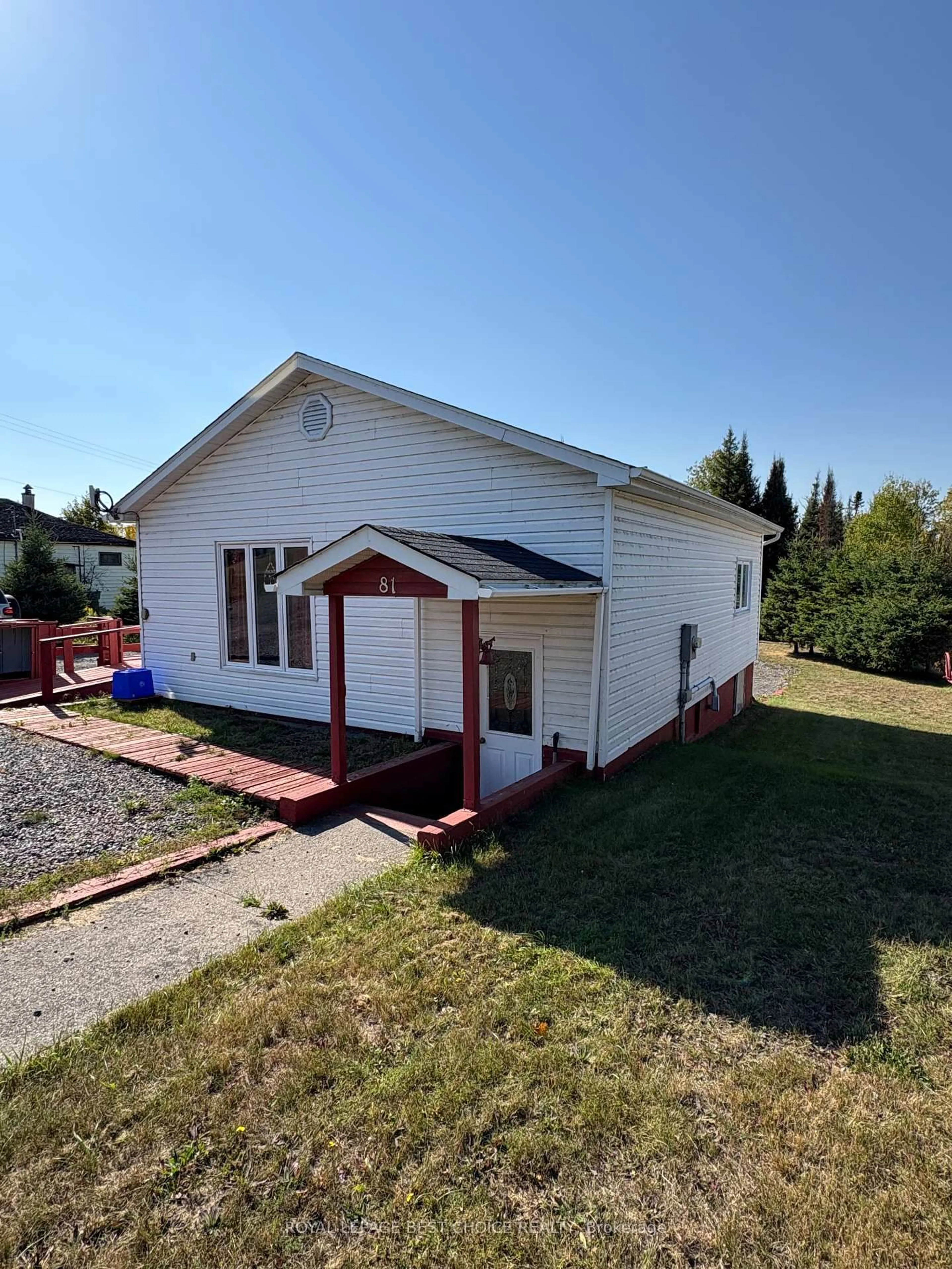 A pic from outside/outdoor area/front of a property/back of a property/a pic from drone, building for 81 Main St, Timiskaming Ontario P0J 1N0