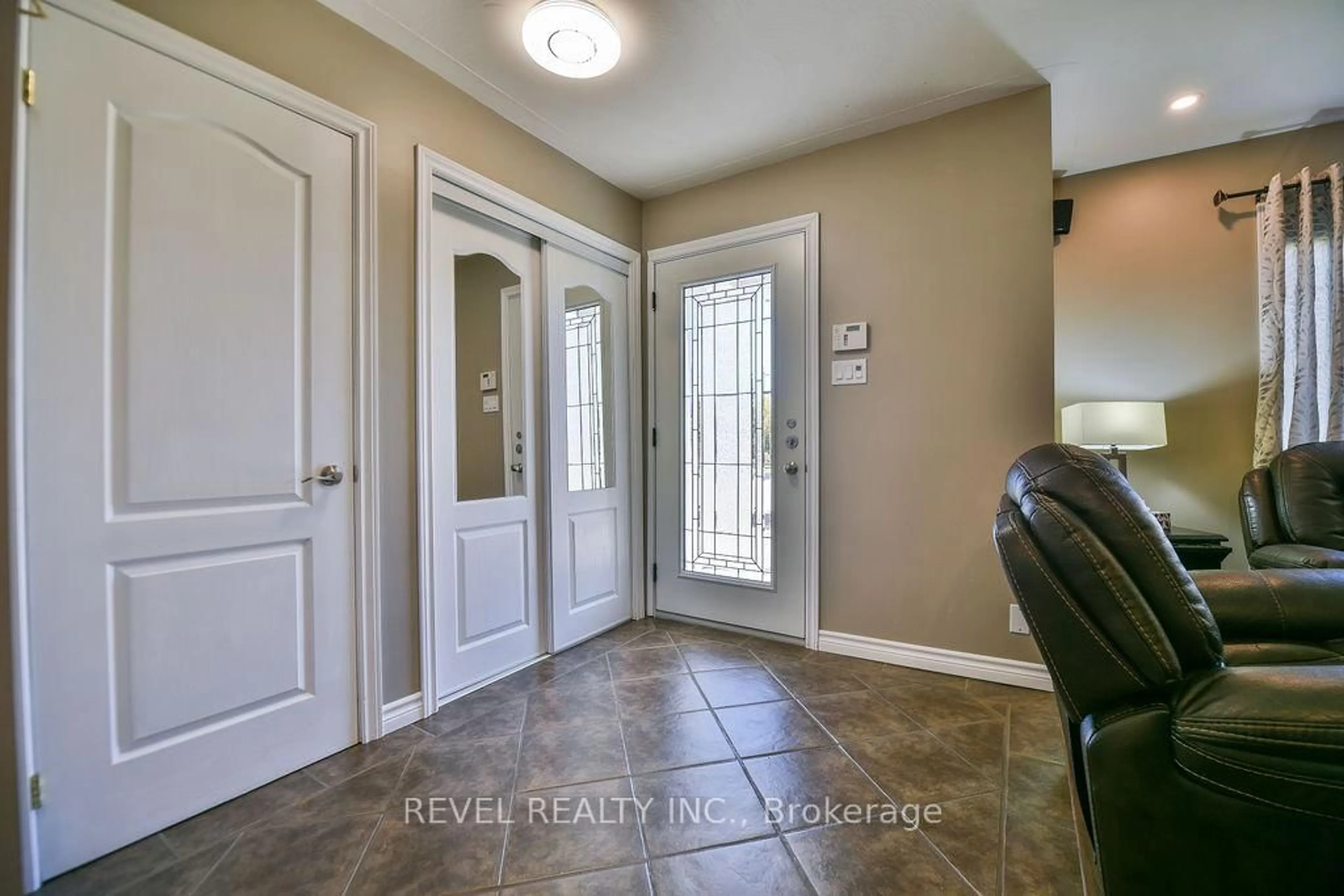 Indoor entryway for 33 Evans St, Timmins Ontario P0N 1H0