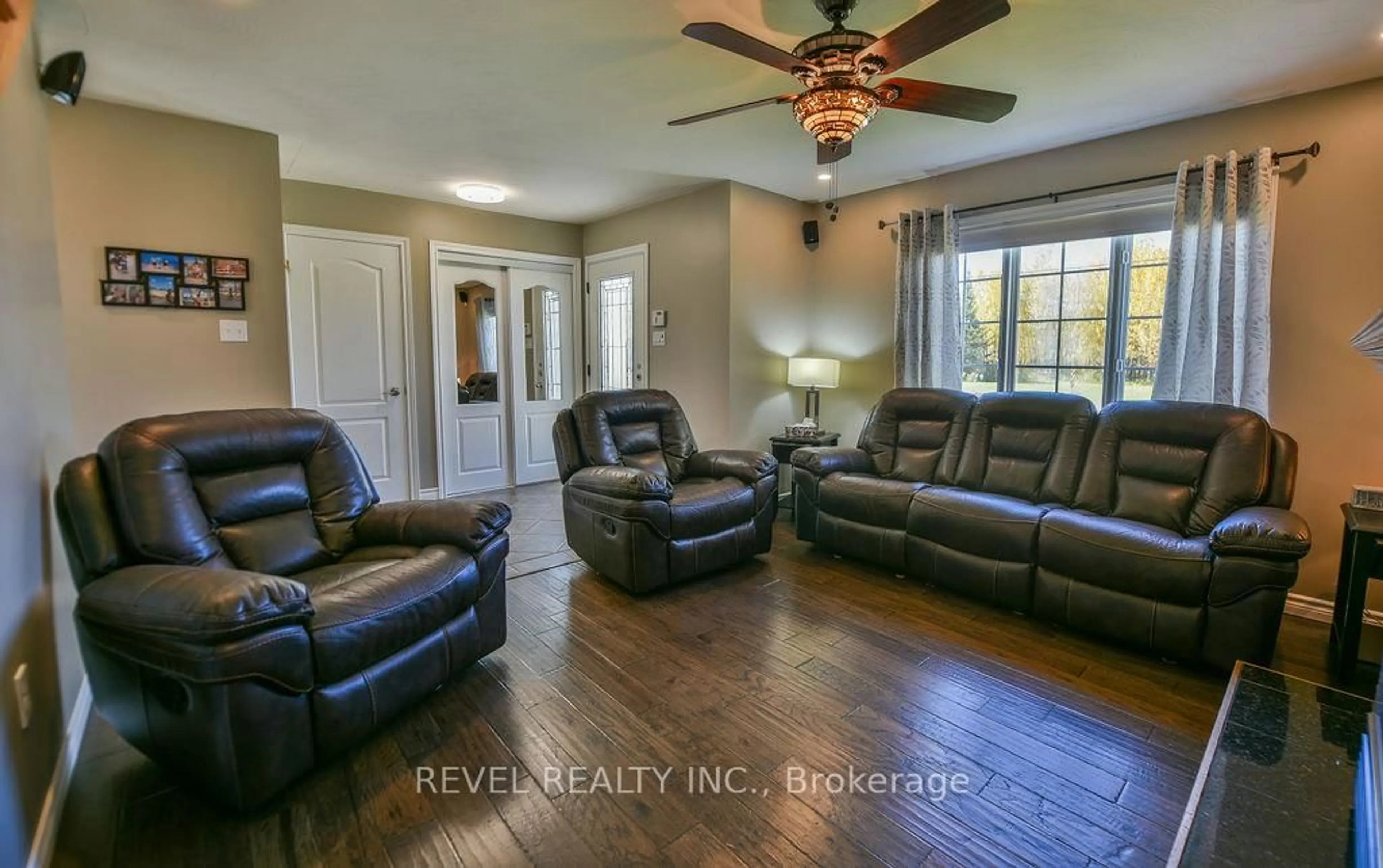 Living room with furniture, ceramic/tile floor for 33 Evans St, Timmins Ontario P0N 1H0