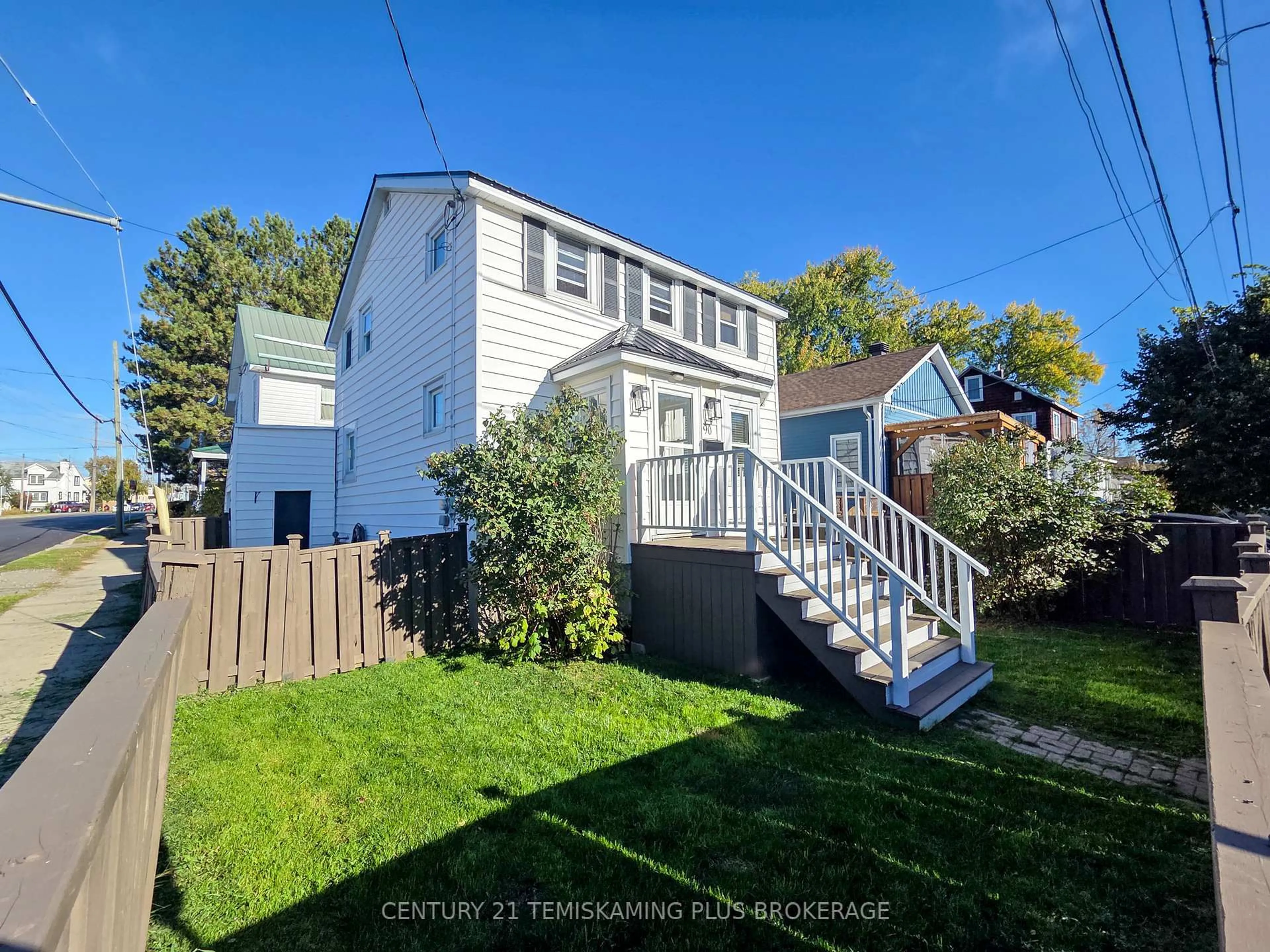A pic from outside/outdoor area/front of a property/back of a property/a pic from drone, street for 90 Tower St, Kirkland Lake Ontario P2N 1P6