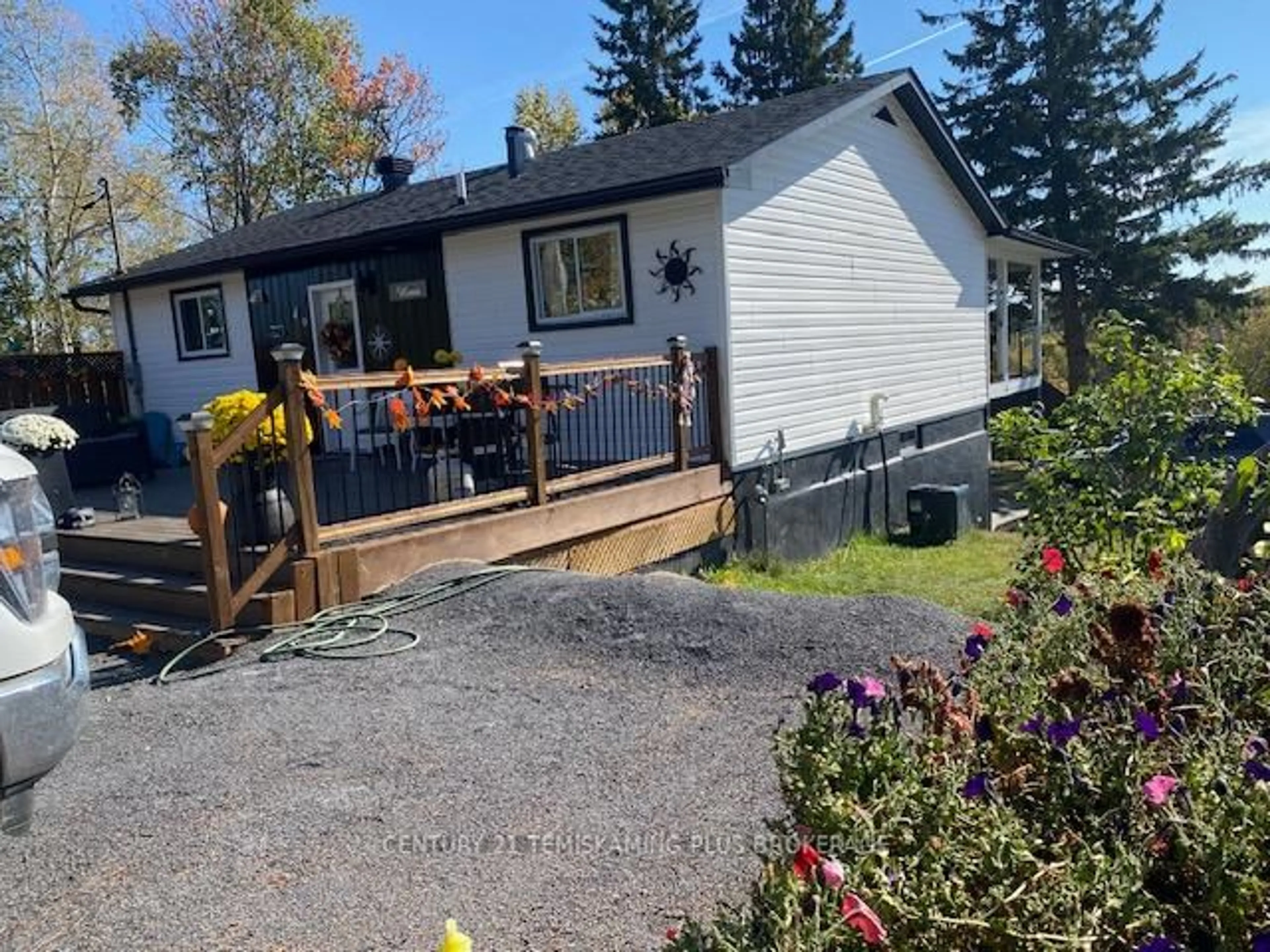 A pic from outside/outdoor area/front of a property/back of a property/a pic from drone, mountain view for 49 Galena St, Cobalt Ontario P0J 1C0
