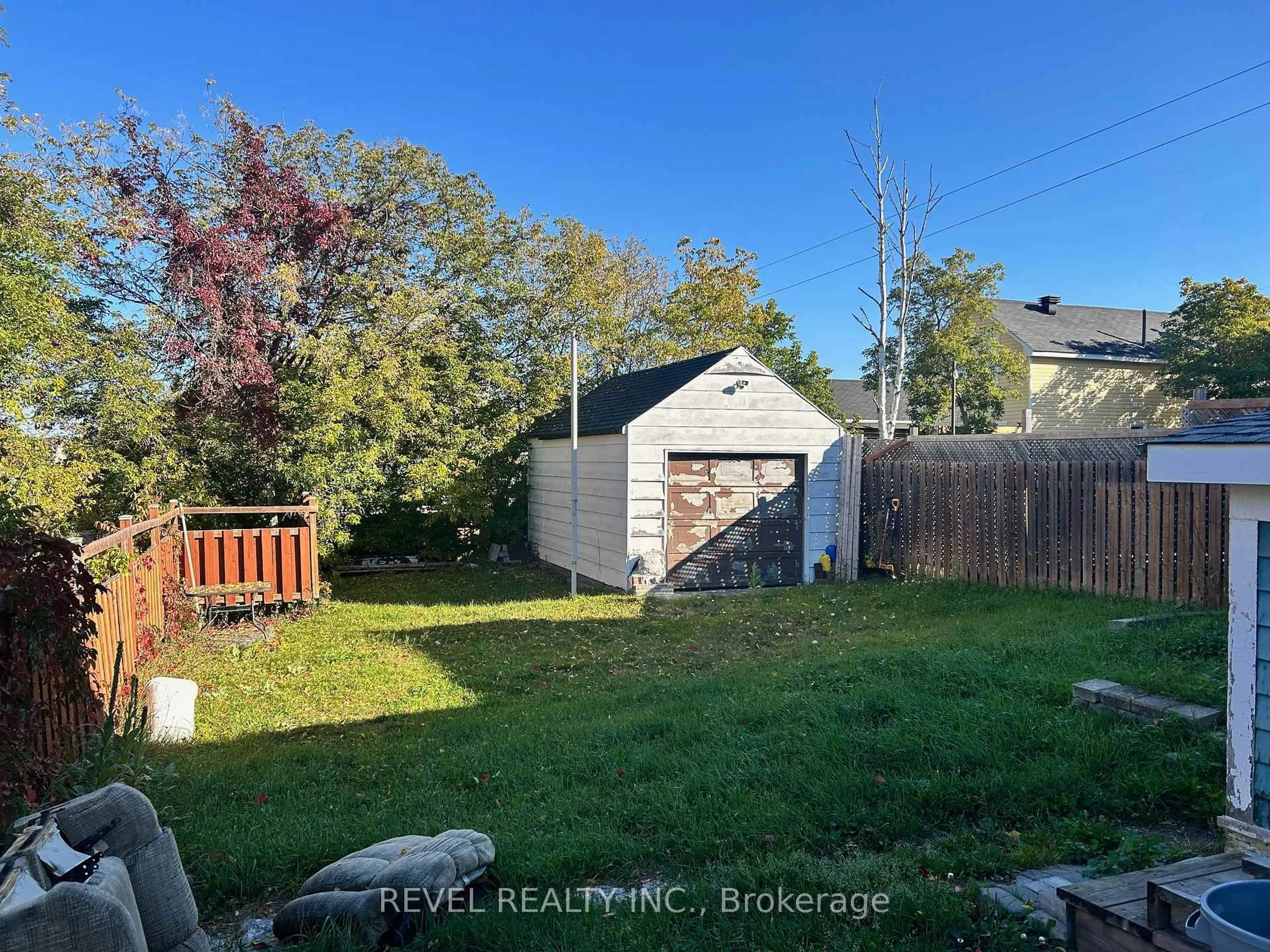 A pic from outside/outdoor area/front of a property/back of a property/a pic from drone, unknown for 220-222 Sixth Ave, Timmins Ontario P4N 5M8