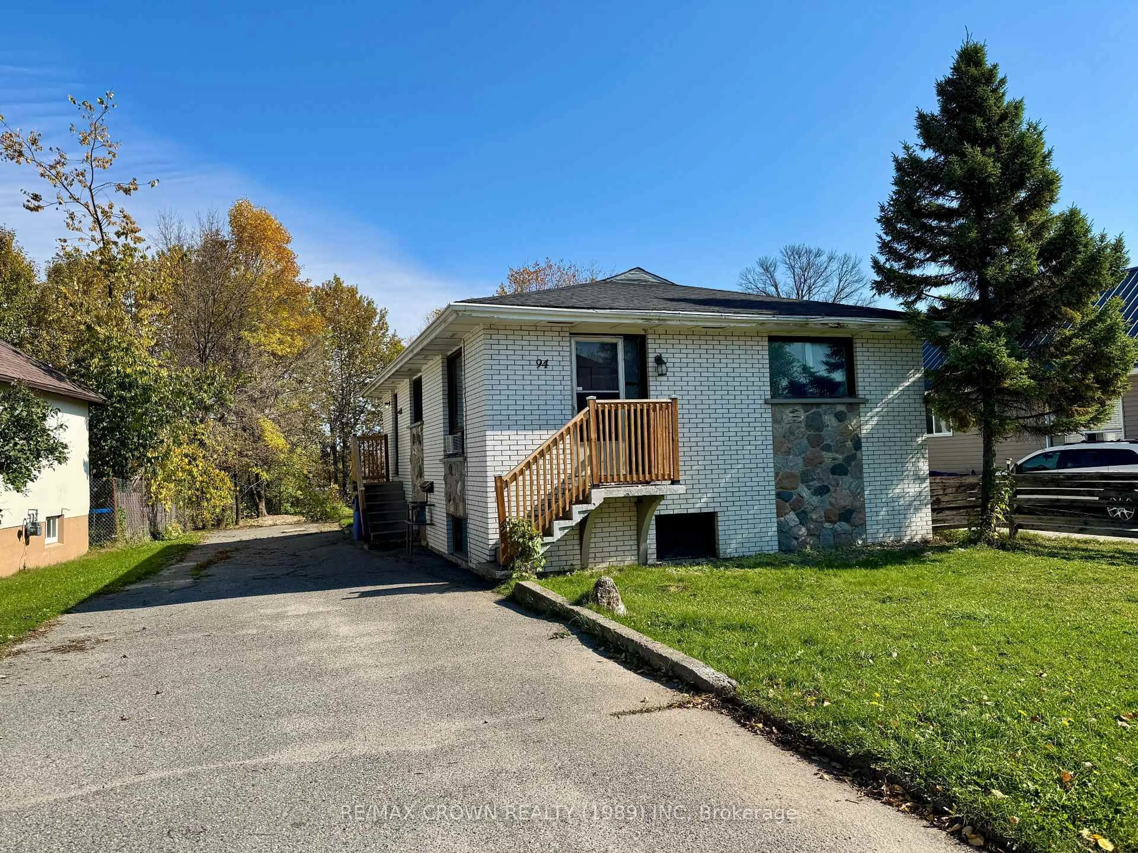 A pic from outside/outdoor area/front of a property/back of a property/a pic from drone, street for 94 Byng Ave, Kapuskasing Ontario P5N 1W8