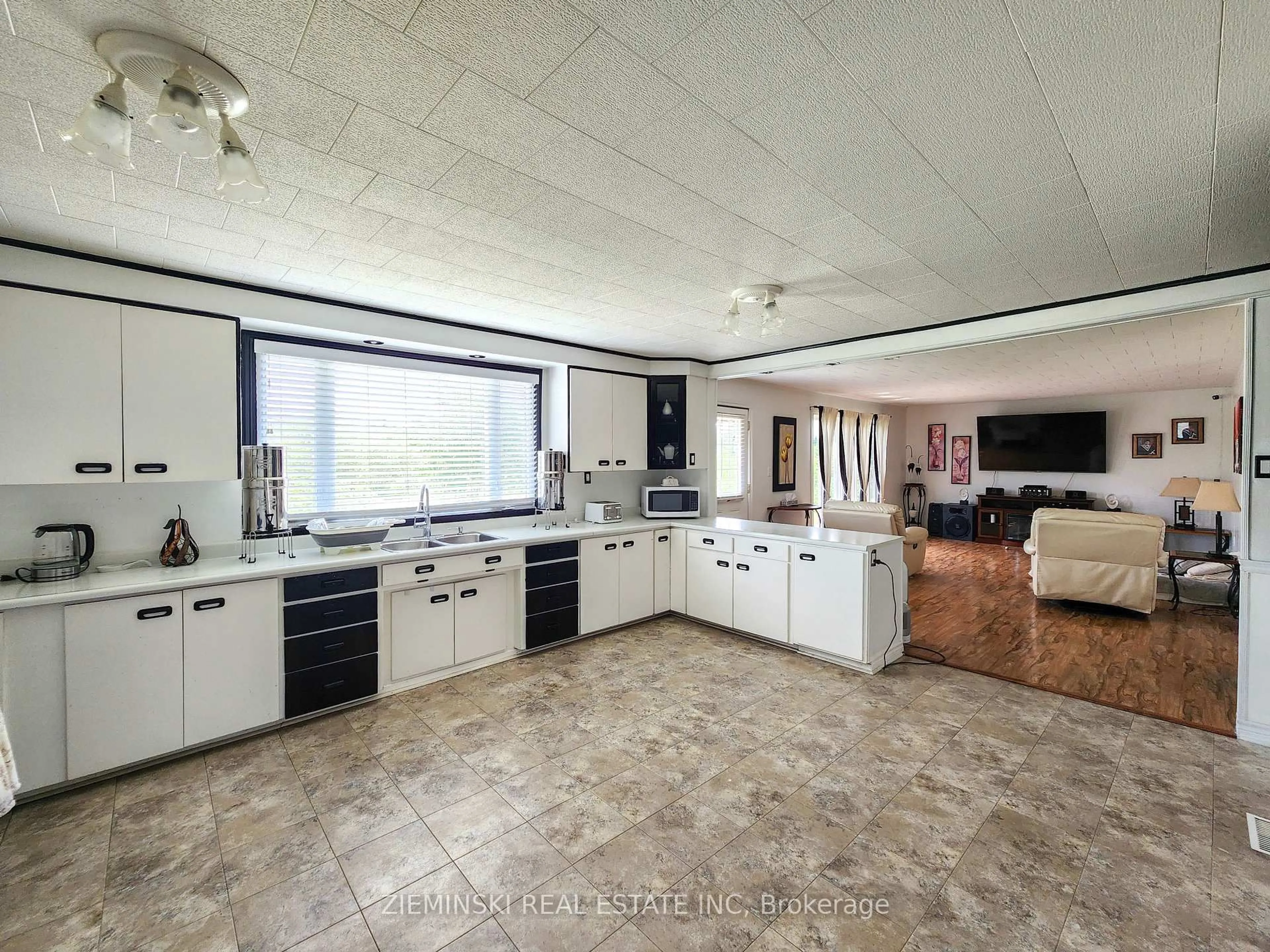 Open concept kitchen, ceramic/tile floor for 545 Silver Queen Lake Rd, Cochrane Ontario P0L 1C0