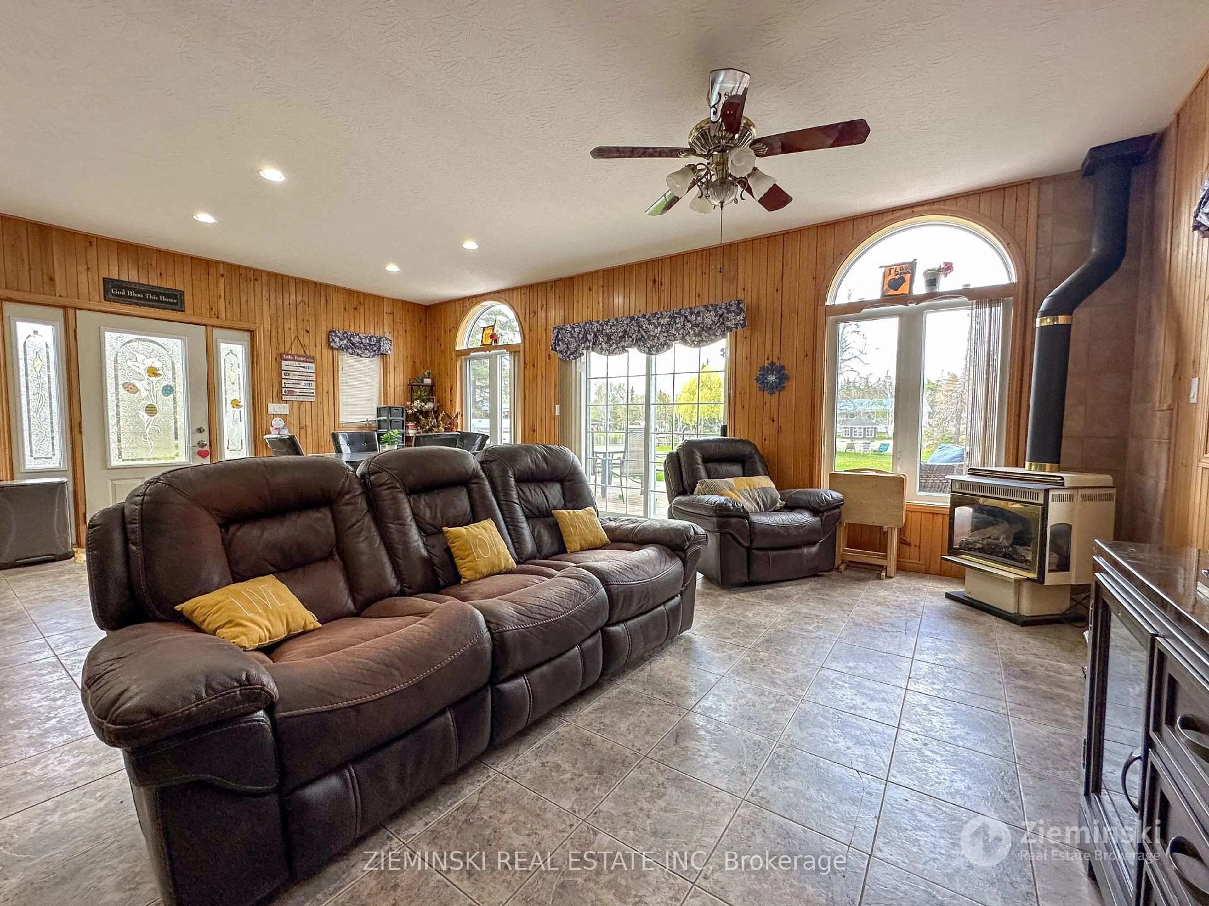 Living room with furniture, ceramic/tile floor for 167 & 169 Nellie Lake Rd, Cochrane Ontario P0K 1G0