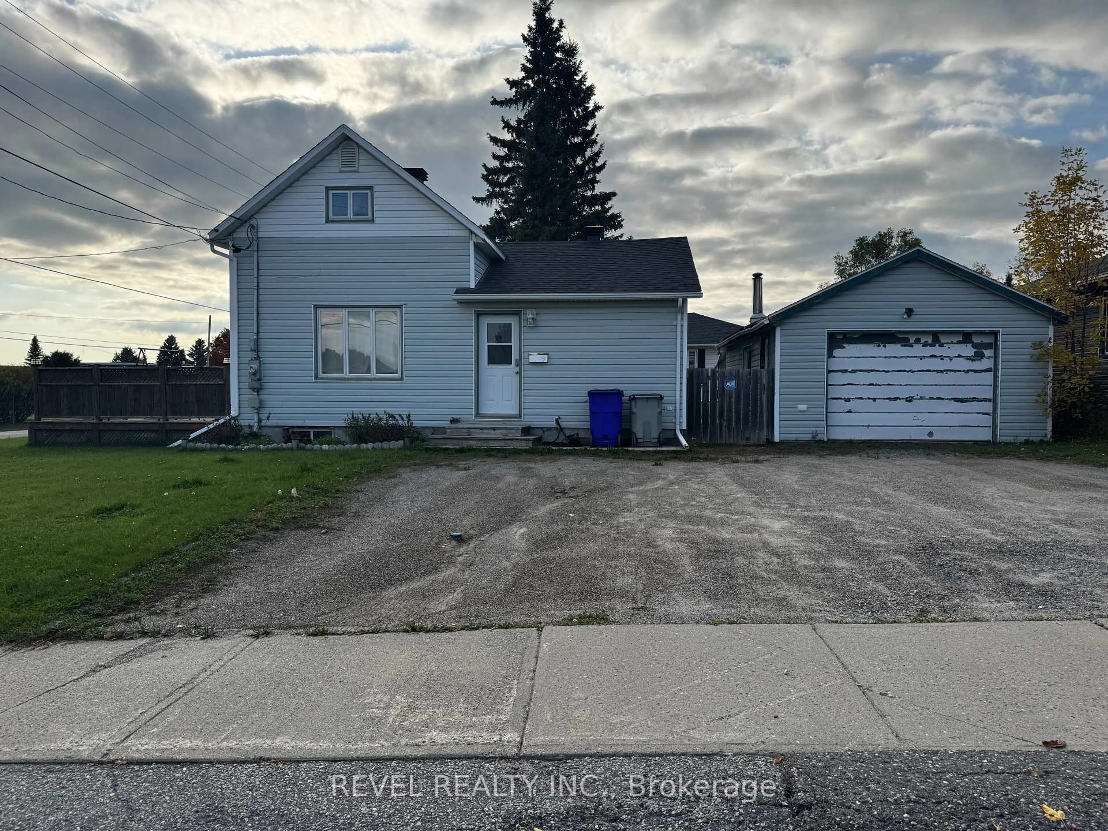 A pic from outside/outdoor area/front of a property/back of a property/a pic from drone, street for 108 Jubilee Ave, Timmins Ontario P4N 5W5