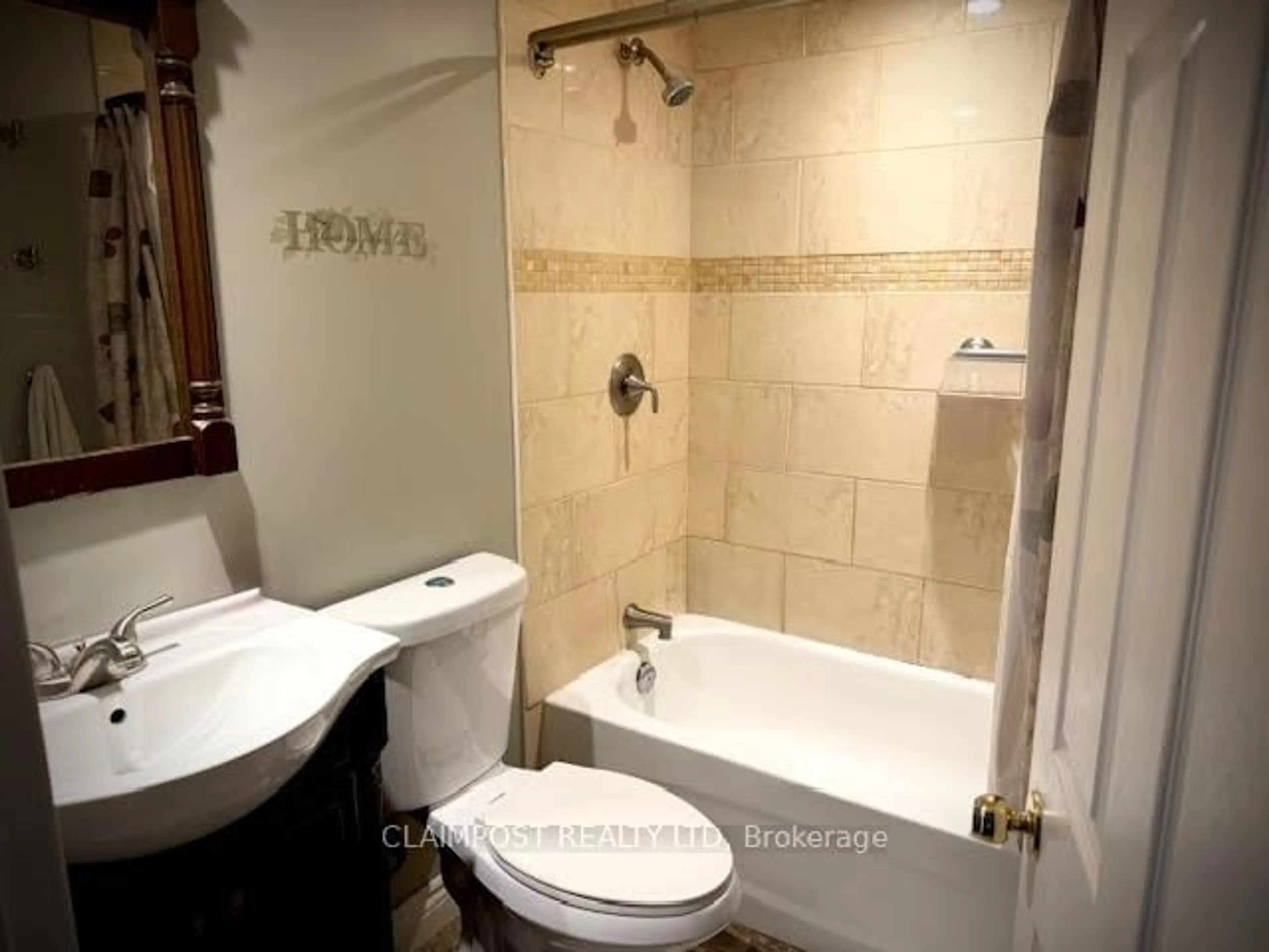 Standard bathroom, ceramic/tile floor for 31 Laurier Ave, Timmins Ontario P4N 4G7