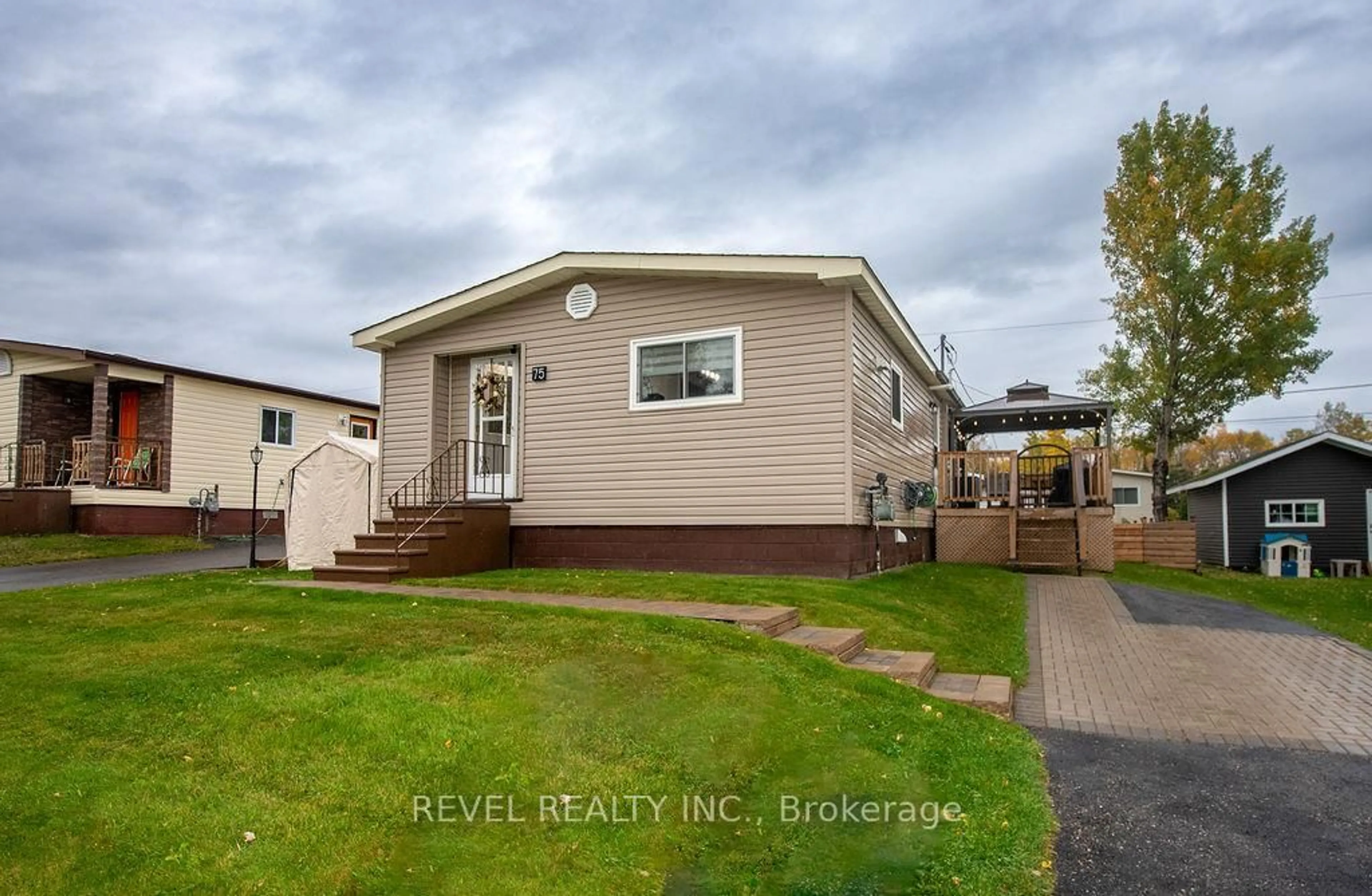 Home with vinyl exterior material, unknown for 75 Homestead Dr, Timmins Ontario P4N 8R9