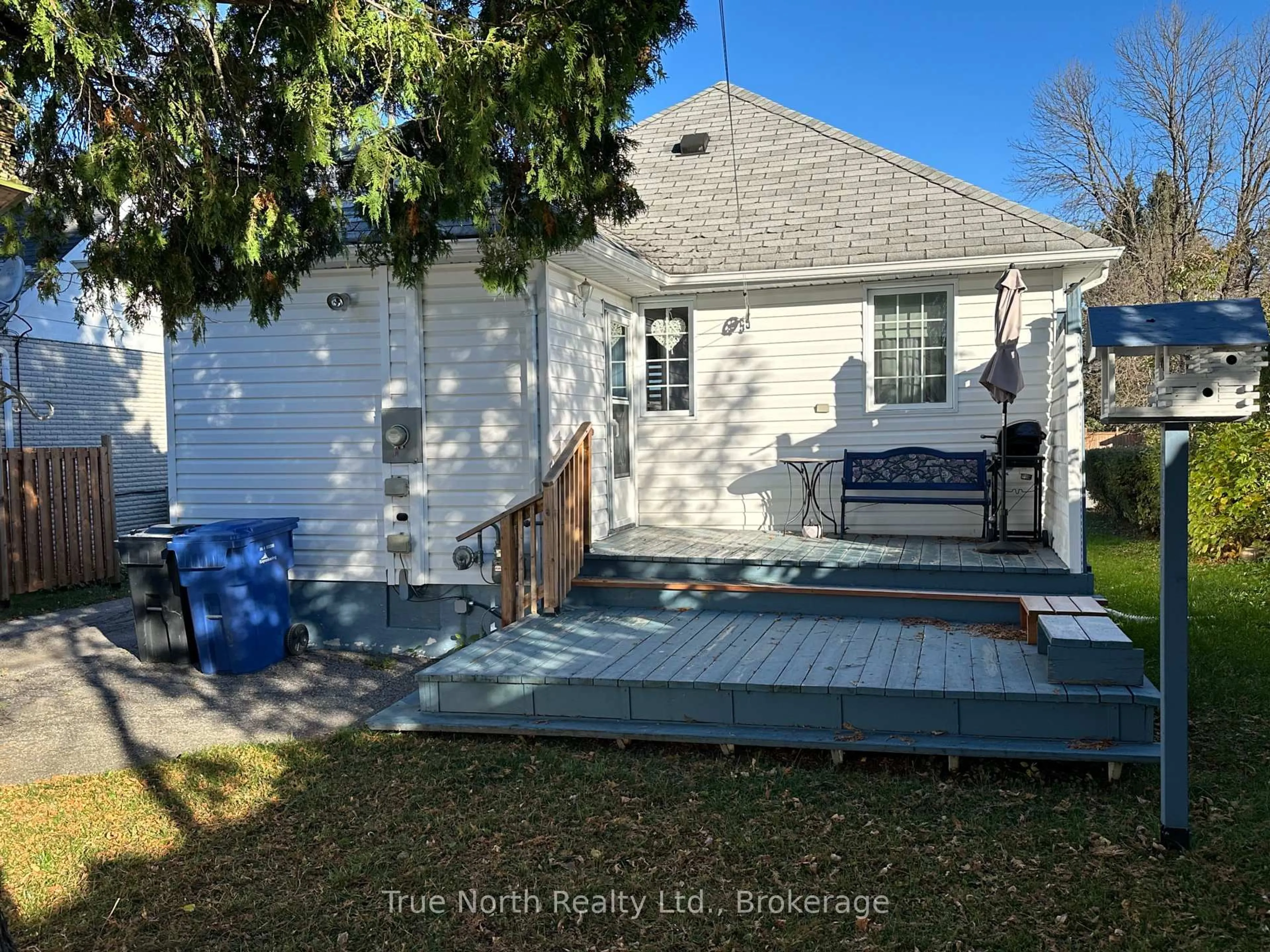 A pic from outside/outdoor area/front of a property/back of a property/a pic from drone, street for 86 Devonshire St, Kapuskasing Ontario P5N 1C6