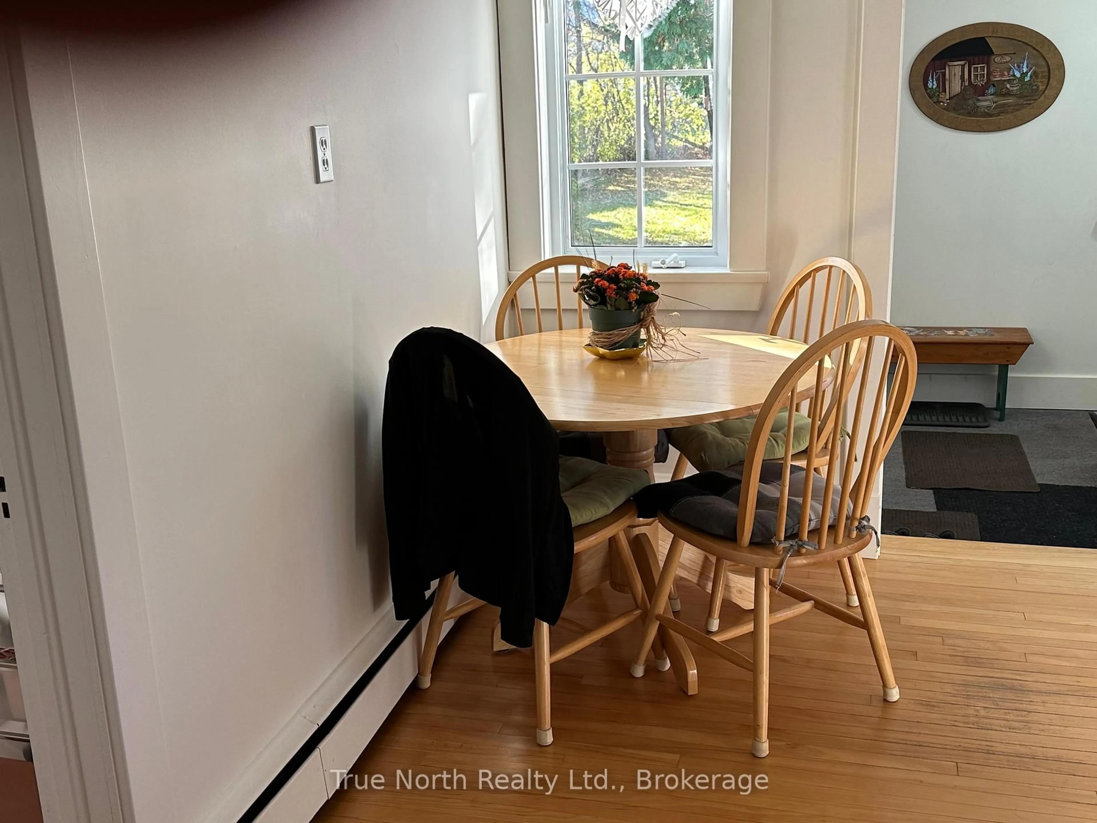 Dining room, wood/laminate floor for 86 Devonshire St, Kapuskasing Ontario P5N 1C6