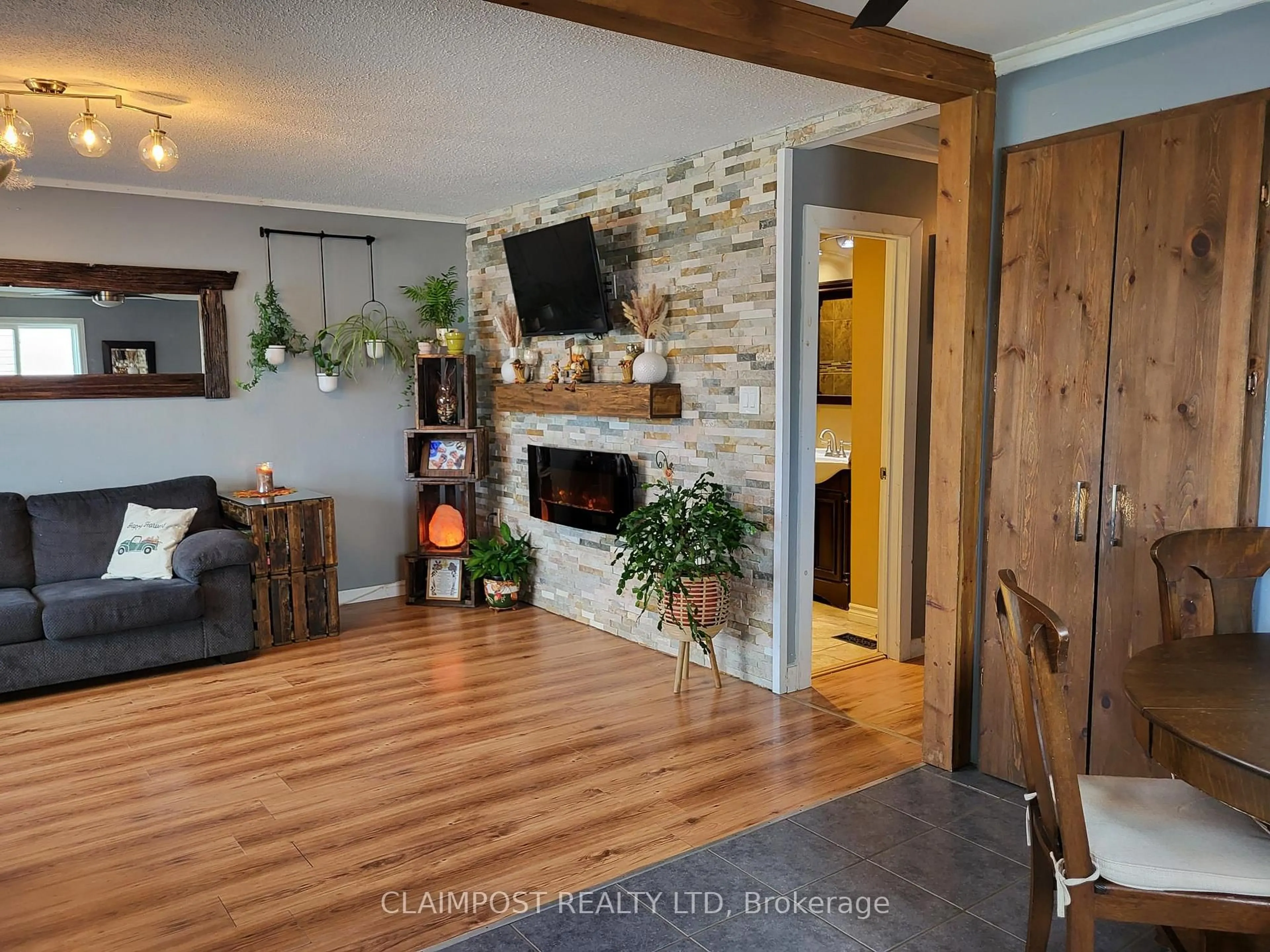 Indoor entryway for 113 Delia Ave, Timmins Ontario P4P 1A2