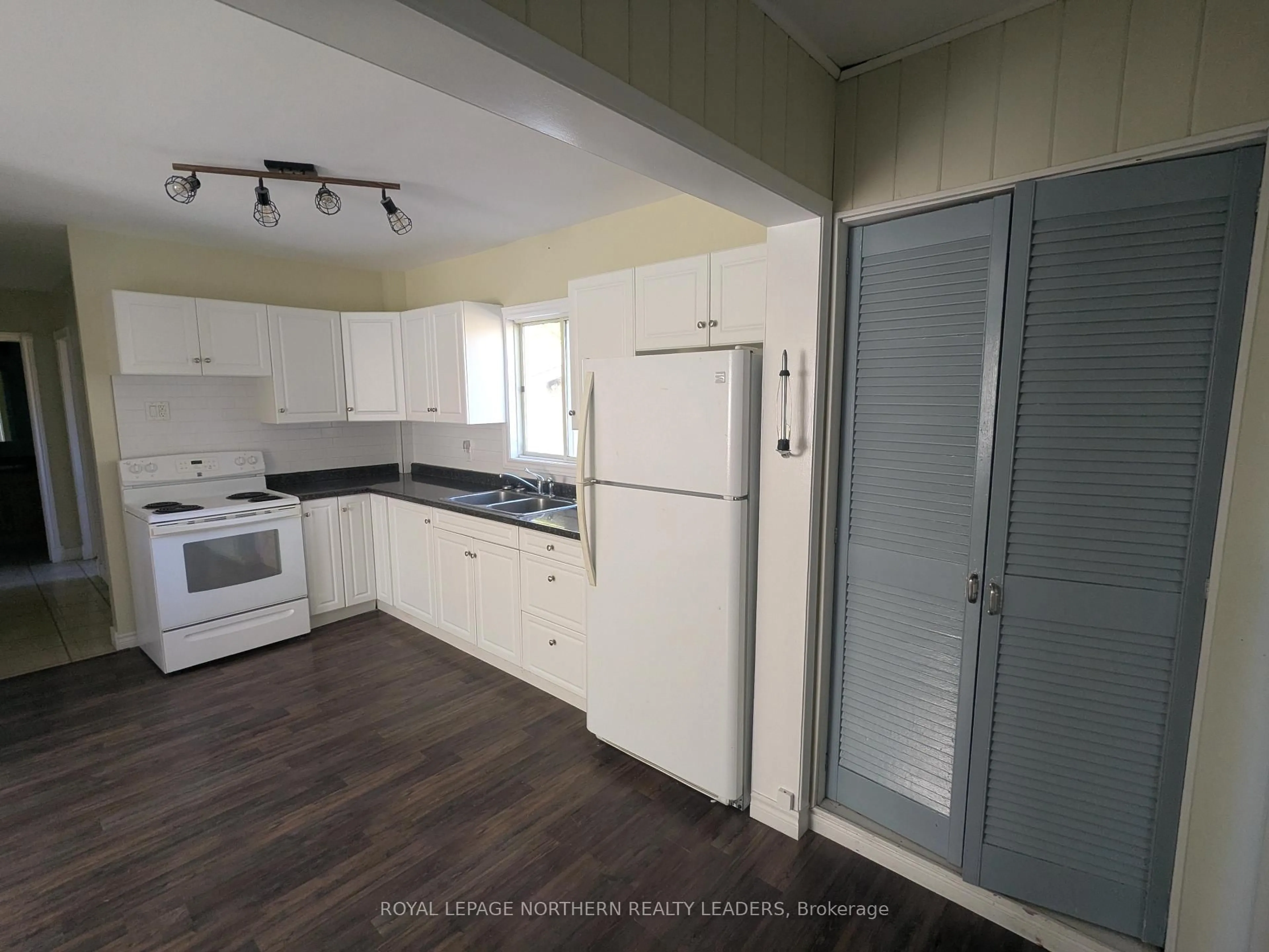 Standard kitchen, unknown for 62 Powell Ave, Timmins Ontario P0N 1H0