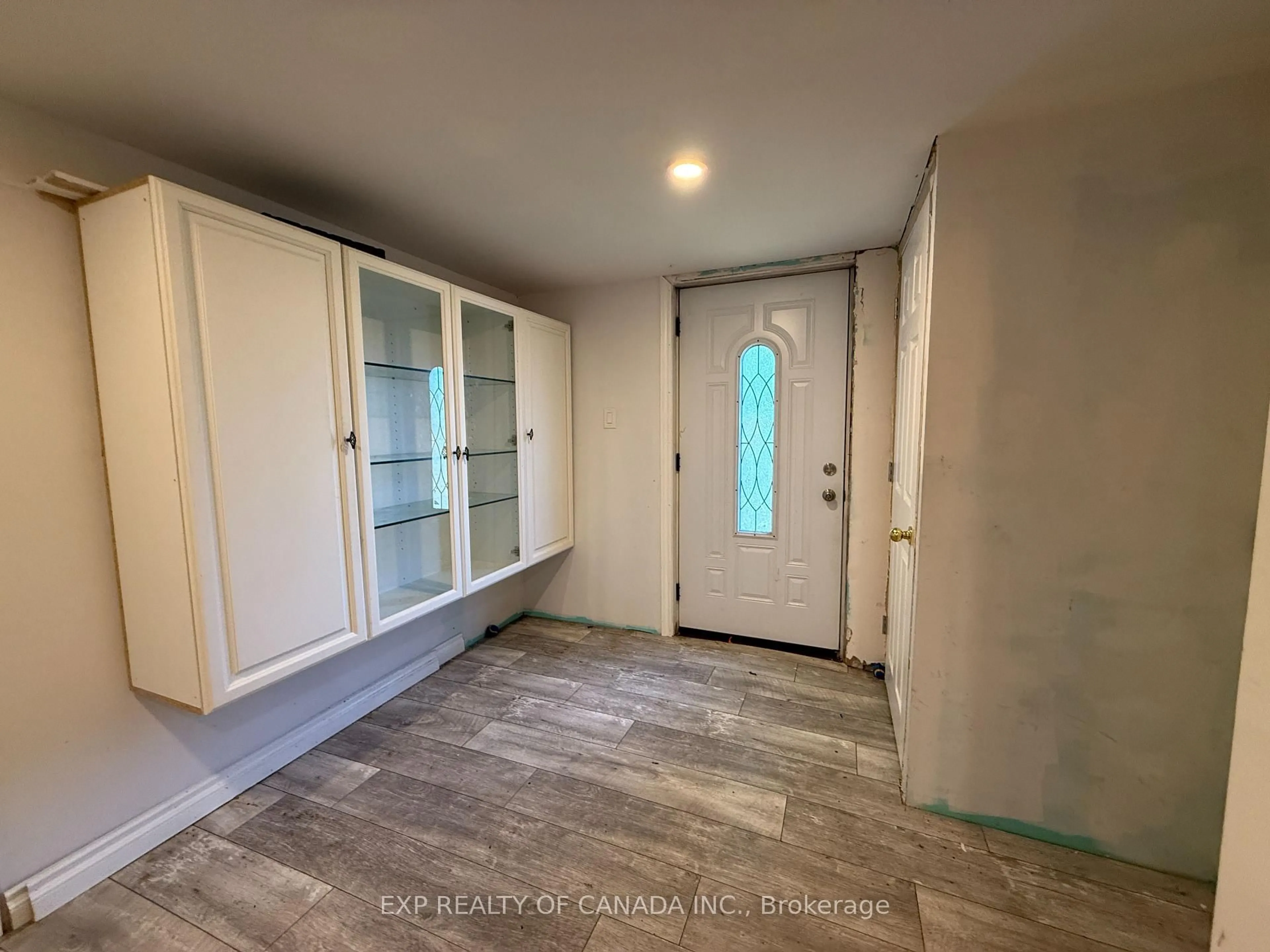 Indoor entryway for 350 Belanger Ave, Timmins Ontario P4N 2W4