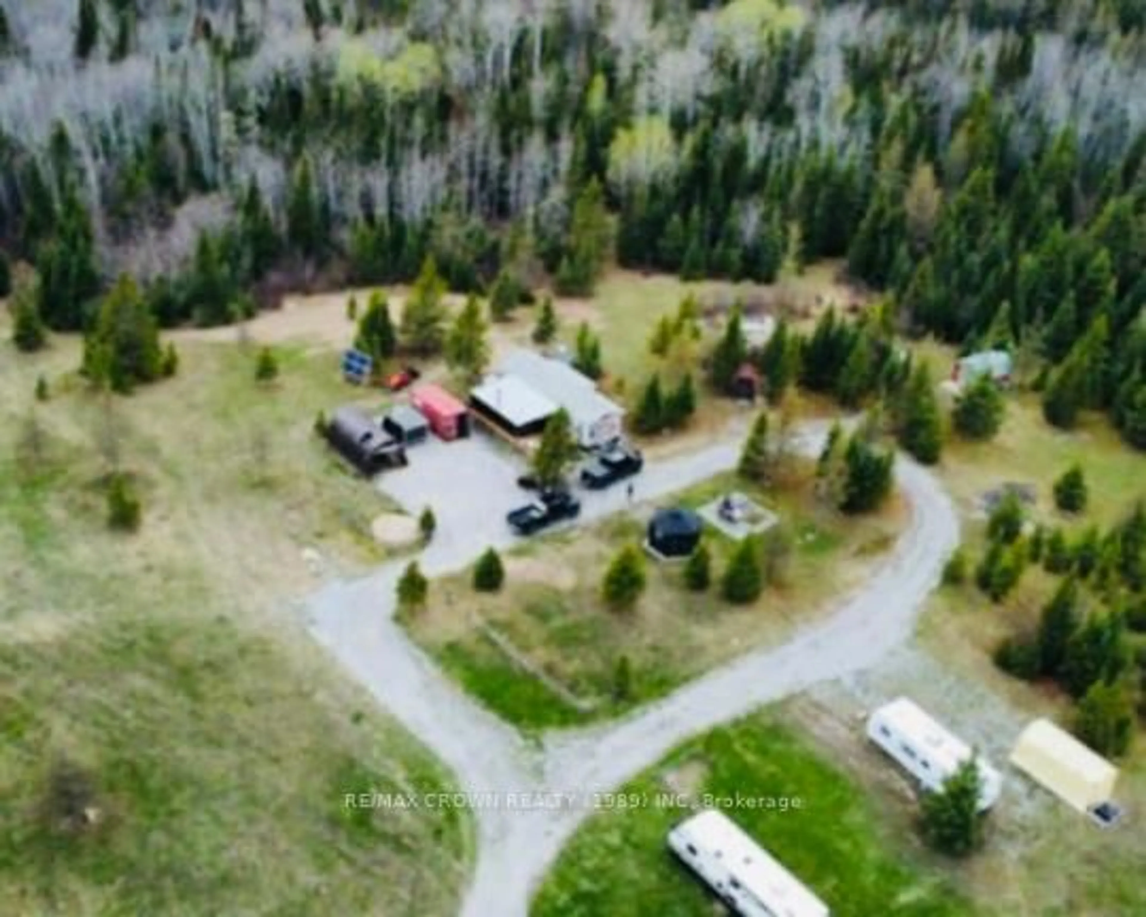 A pic from outside/outdoor area/front of a property/back of a property/a pic from drone, unknown for 288 McNee St, Hearst Ontario P0L 1N0