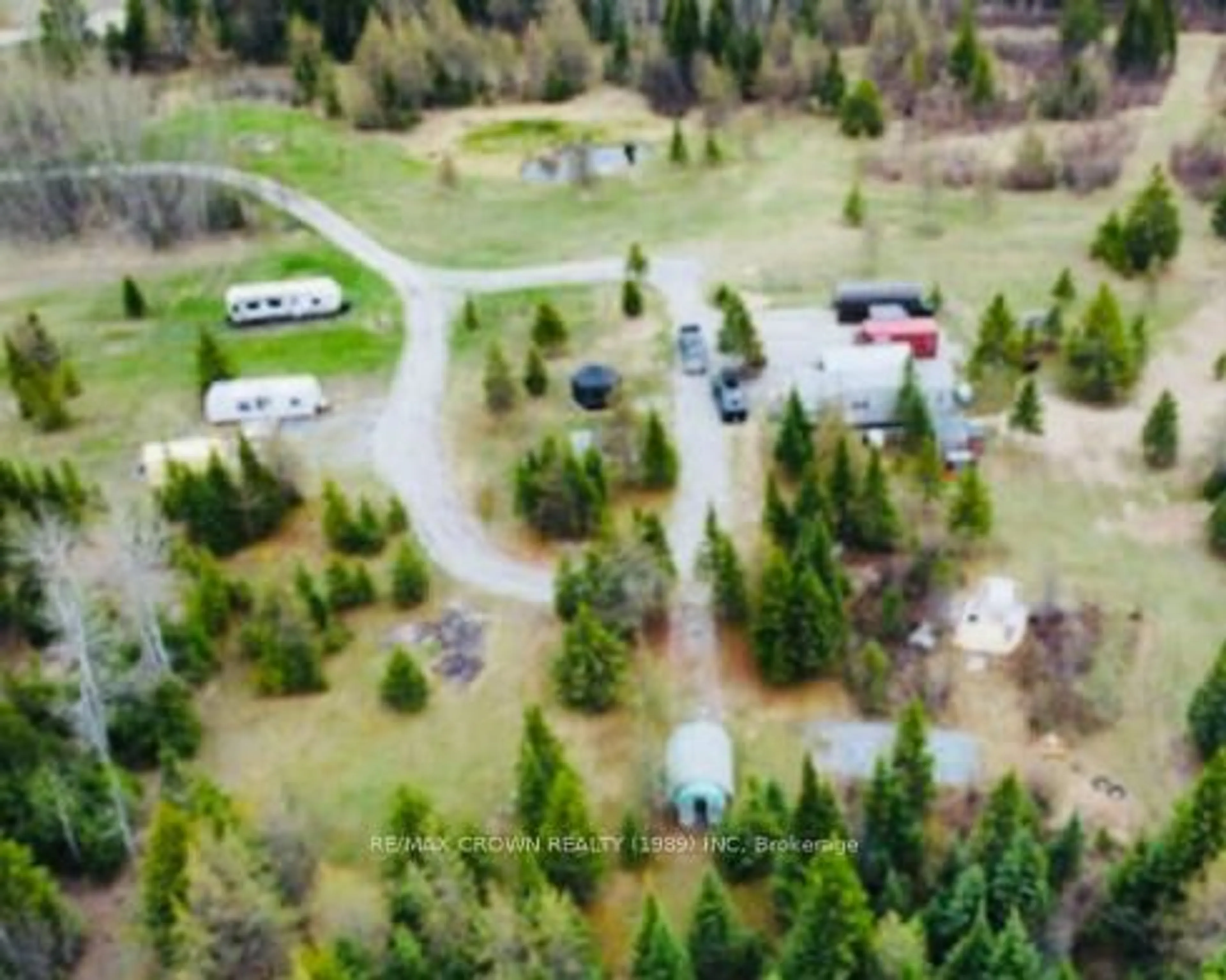 A pic from outside/outdoor area/front of a property/back of a property/a pic from drone, unknown for 288 McNee St, Hearst Ontario P0L 1N0