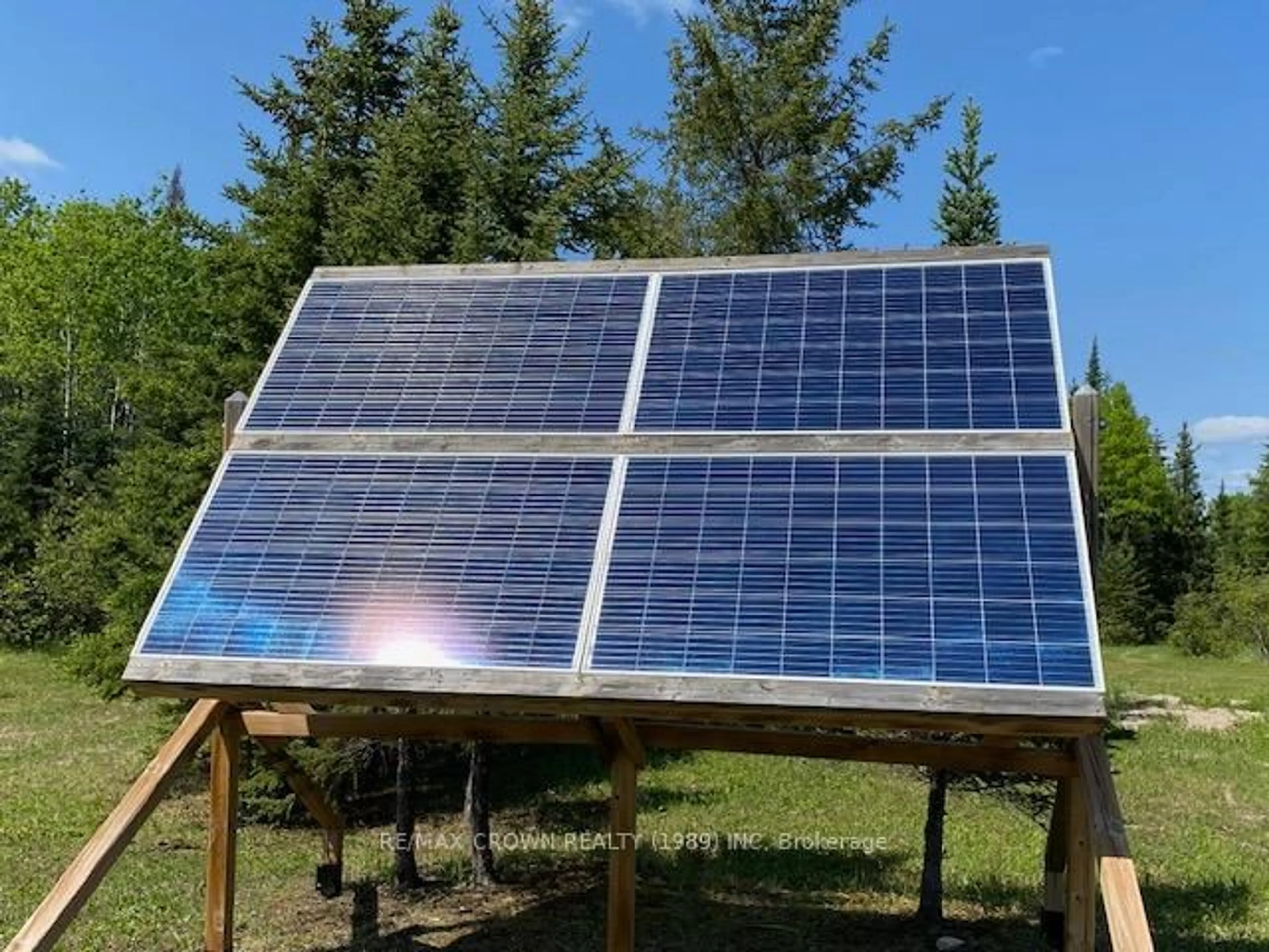 A pic from outside/outdoor area/front of a property/back of a property/a pic from drone, building for 288 McNee St, Hearst Ontario P0L 1N0