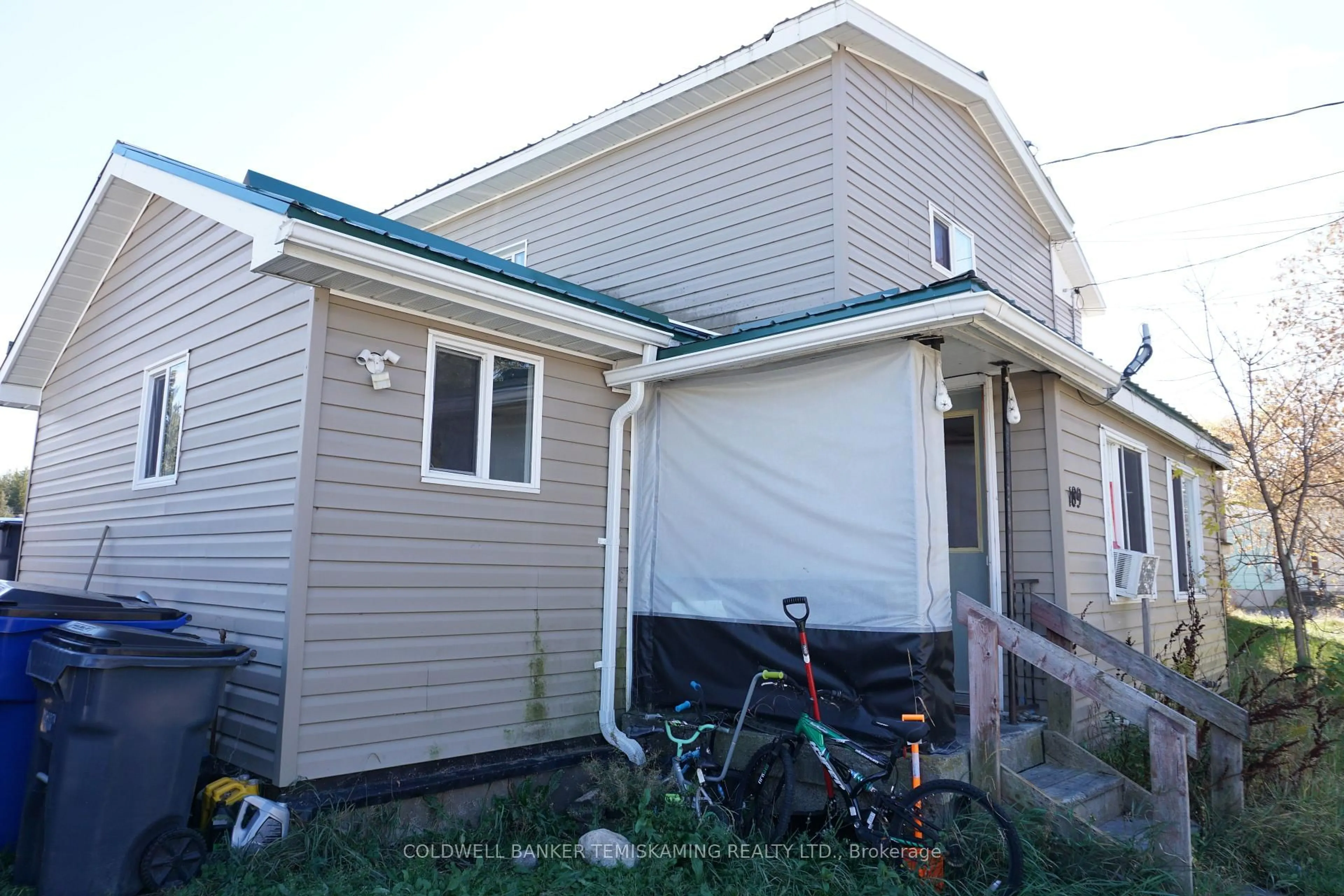 Home with vinyl exterior material, building for 189 LANG St, Cobalt Ontario P0J 1C0