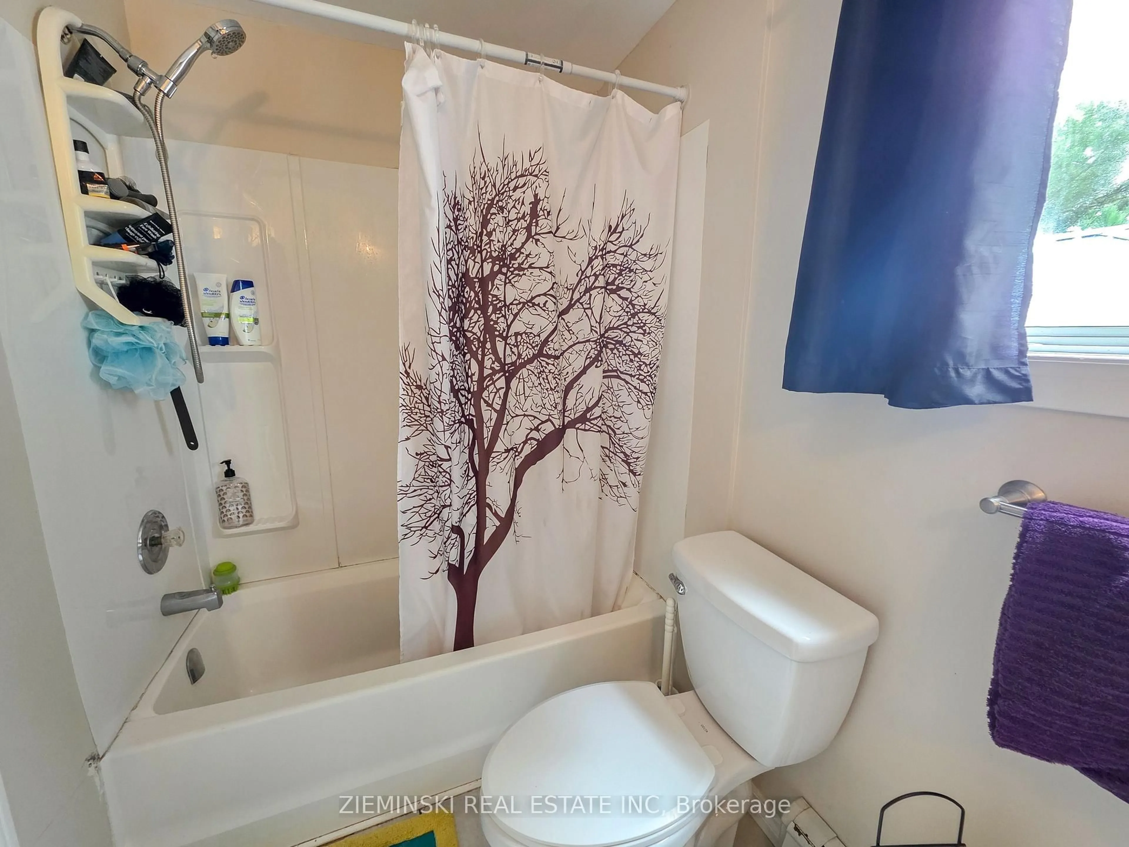 Standard bathroom, unknown for 430 Toke St, Timmins Ontario P4N 6V8