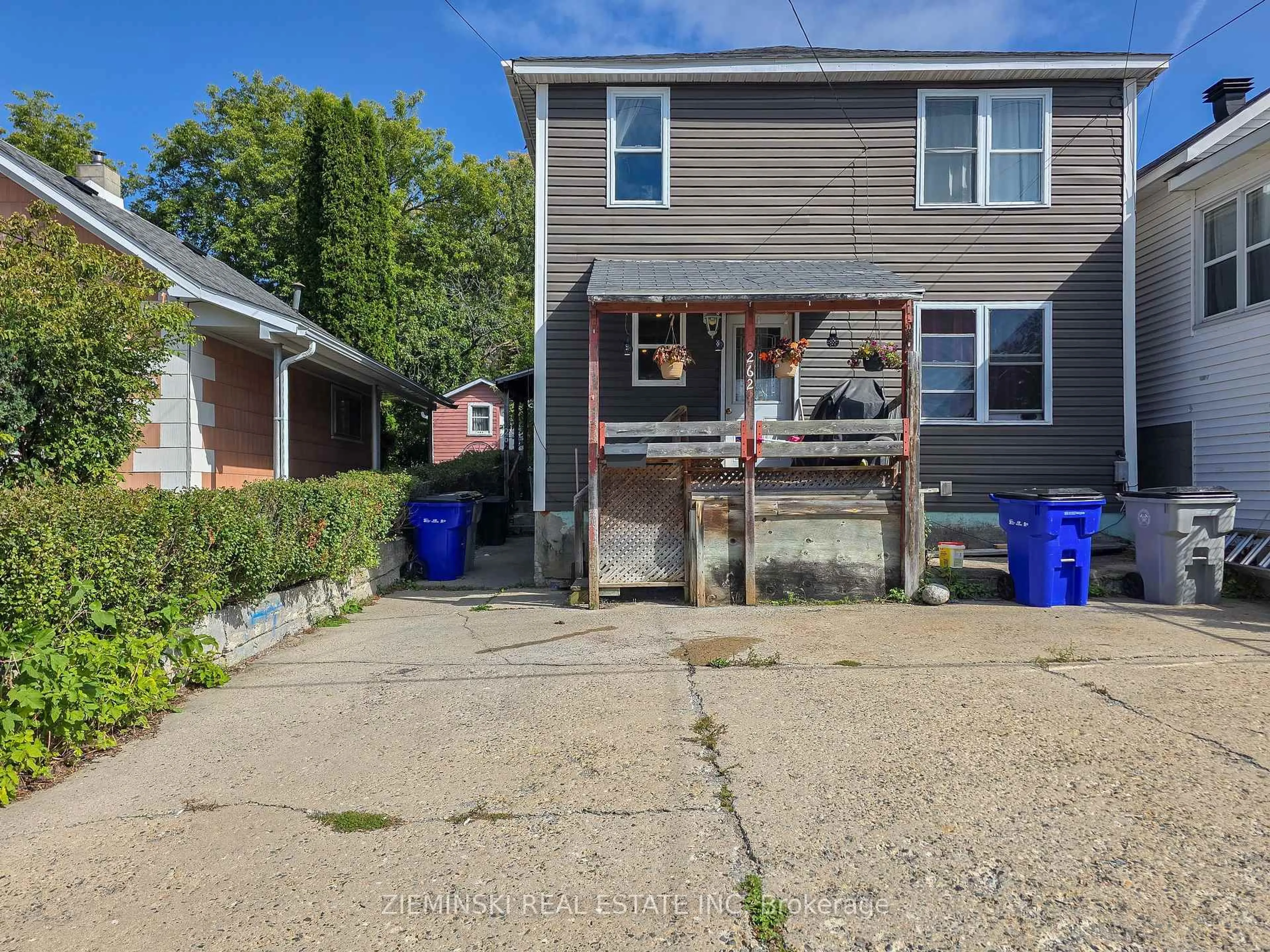 A pic from outside/outdoor area/front of a property/back of a property/a pic from drone, street for 262 - 264 Tamarack St, Timmins Ontario P4N 6R2