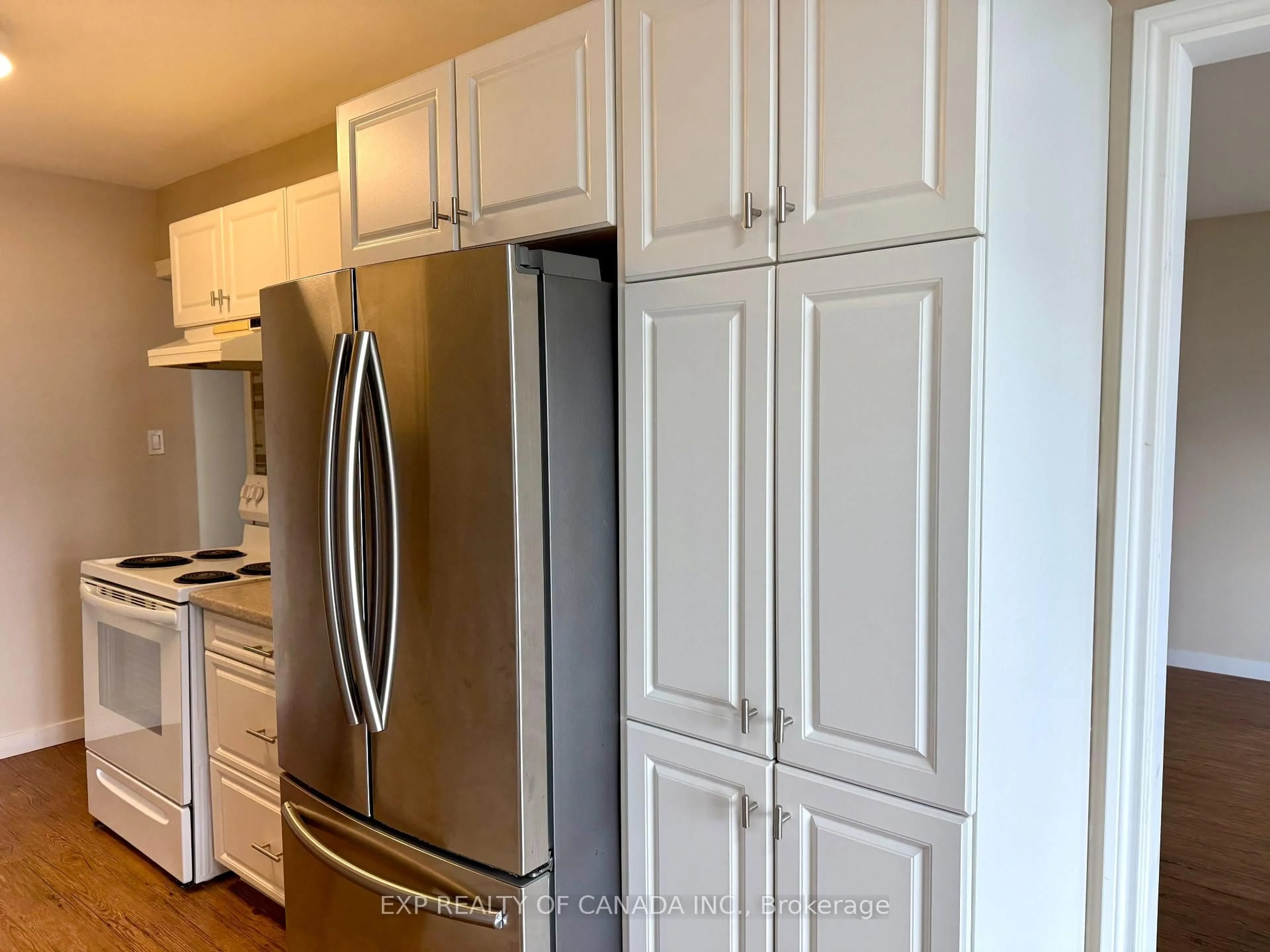 Standard kitchen, wood/laminate floor for 549 Spooner Dr, Timmins Ontario P4N 4R6