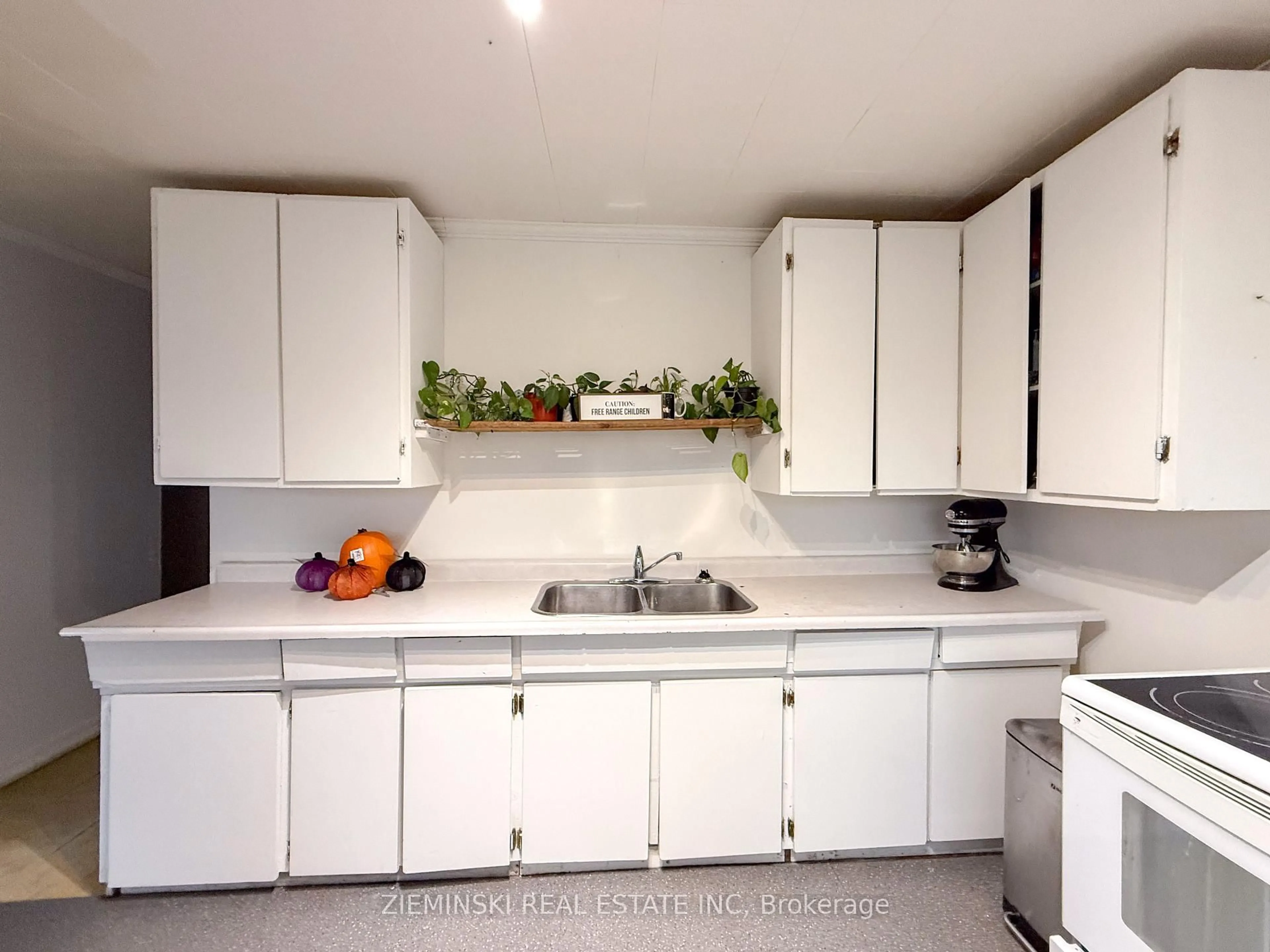 Standard kitchen, unknown for 168 Nellie Lake Rd, Iroquois Falls Ontario P0K 1G0