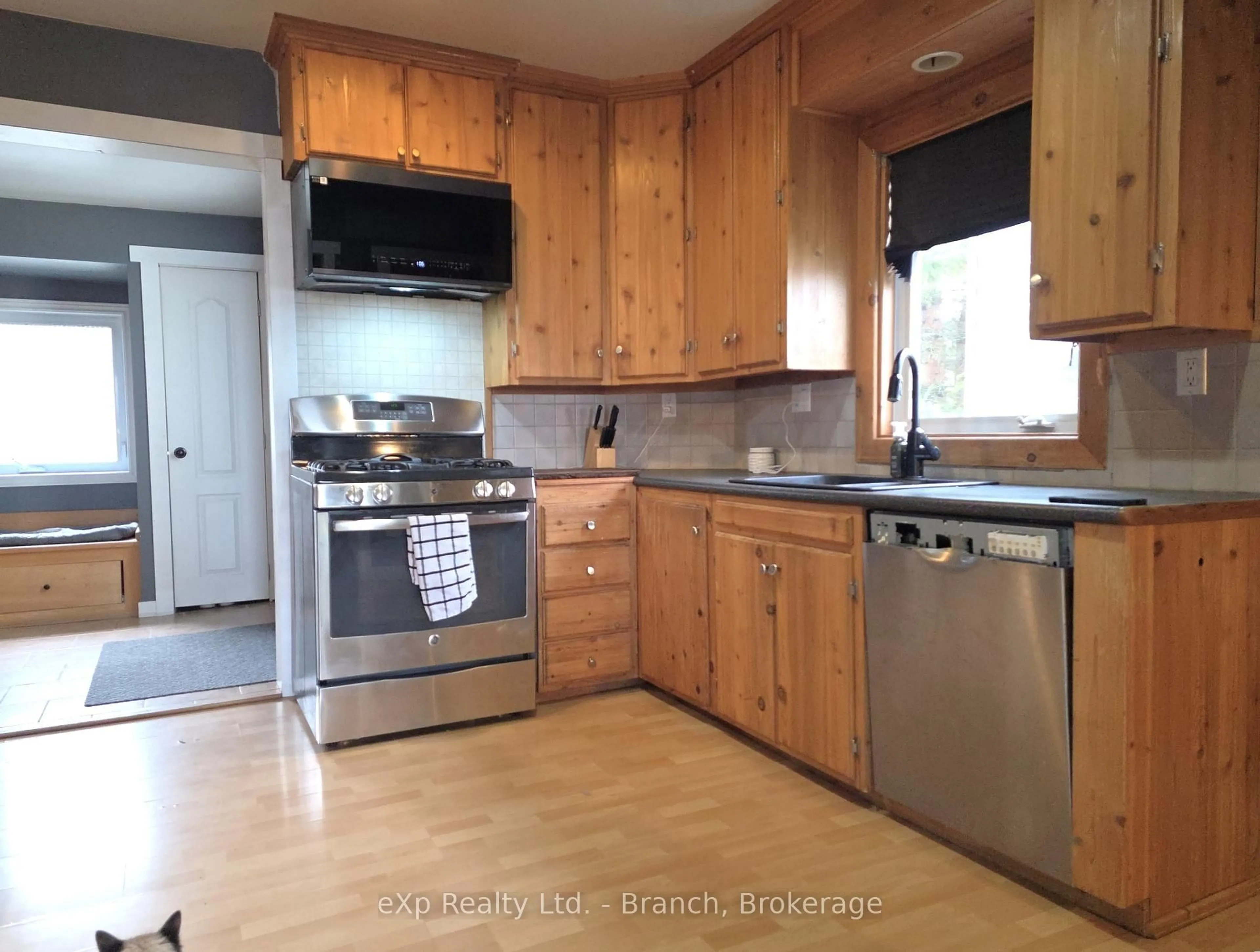Standard kitchen, wood/laminate floor for 120 Circle Pl, Iroquois Falls Ontario P0K 1E0