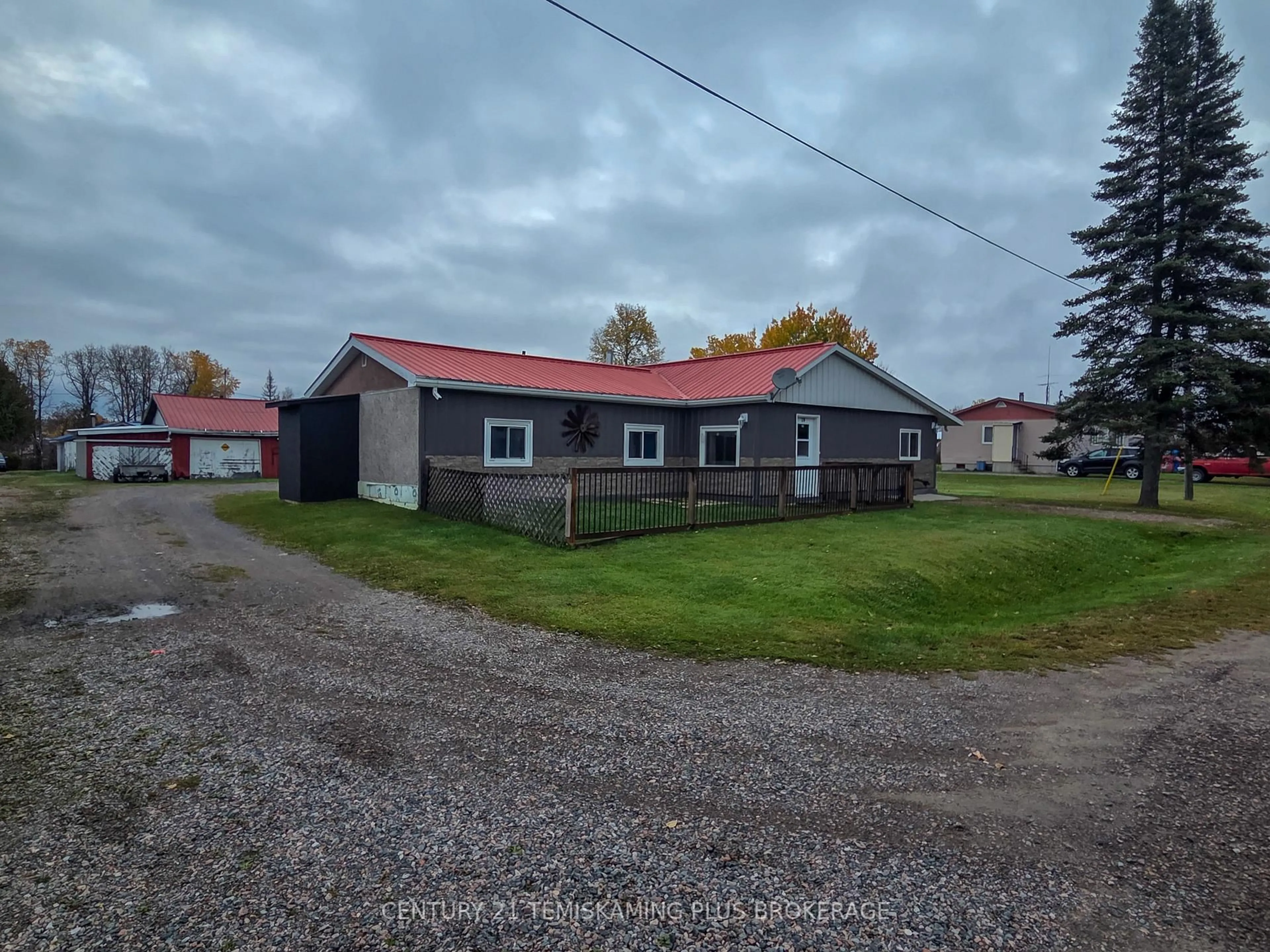 A pic from outside/outdoor area/front of a property/back of a property/a pic from drone, building for 28 Fifth St, Timiskaming Ontario P0J 1G0