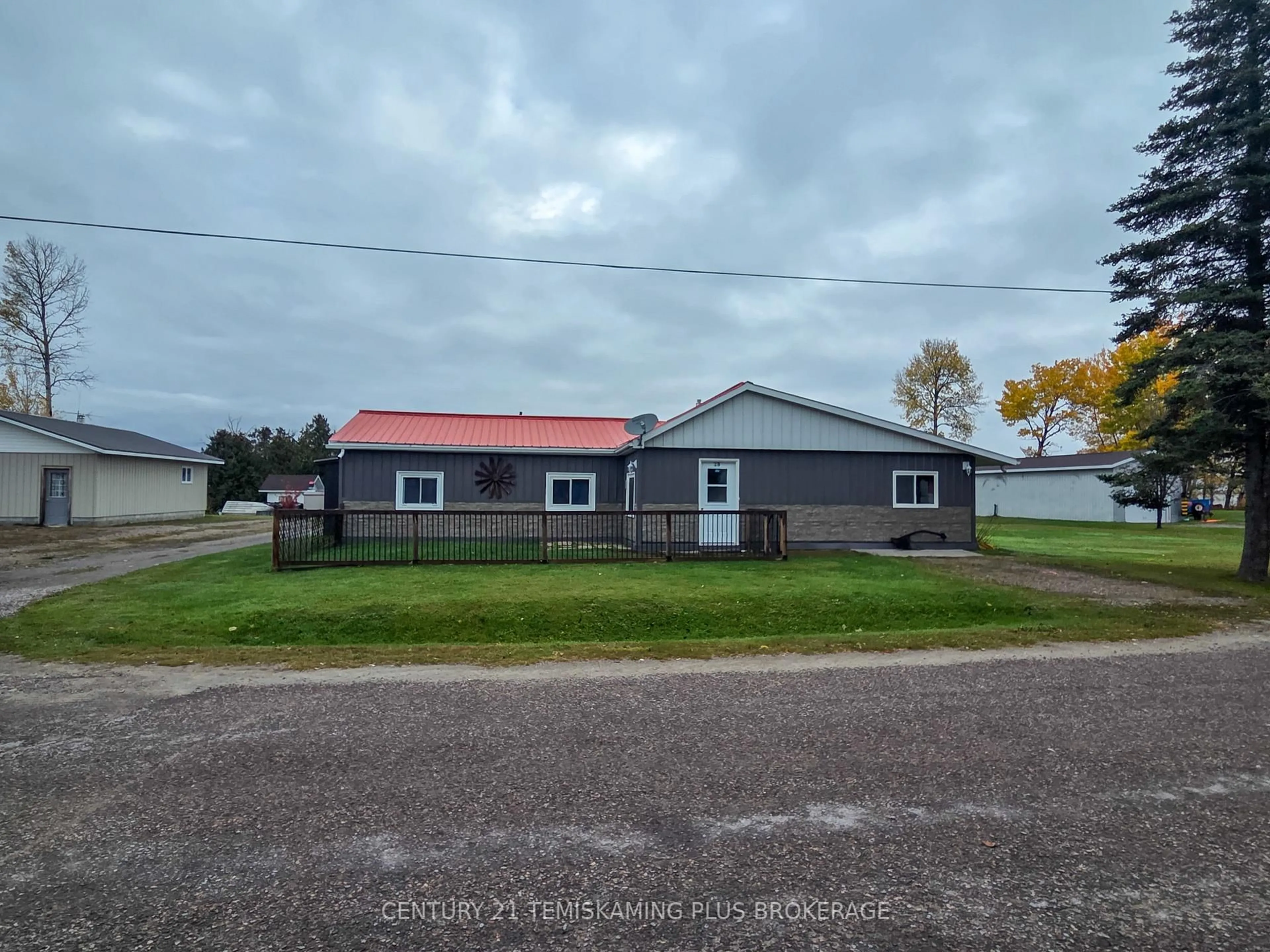 A pic from outside/outdoor area/front of a property/back of a property/a pic from drone, building for 28 Fifth St, Timiskaming Ontario P0J 1G0