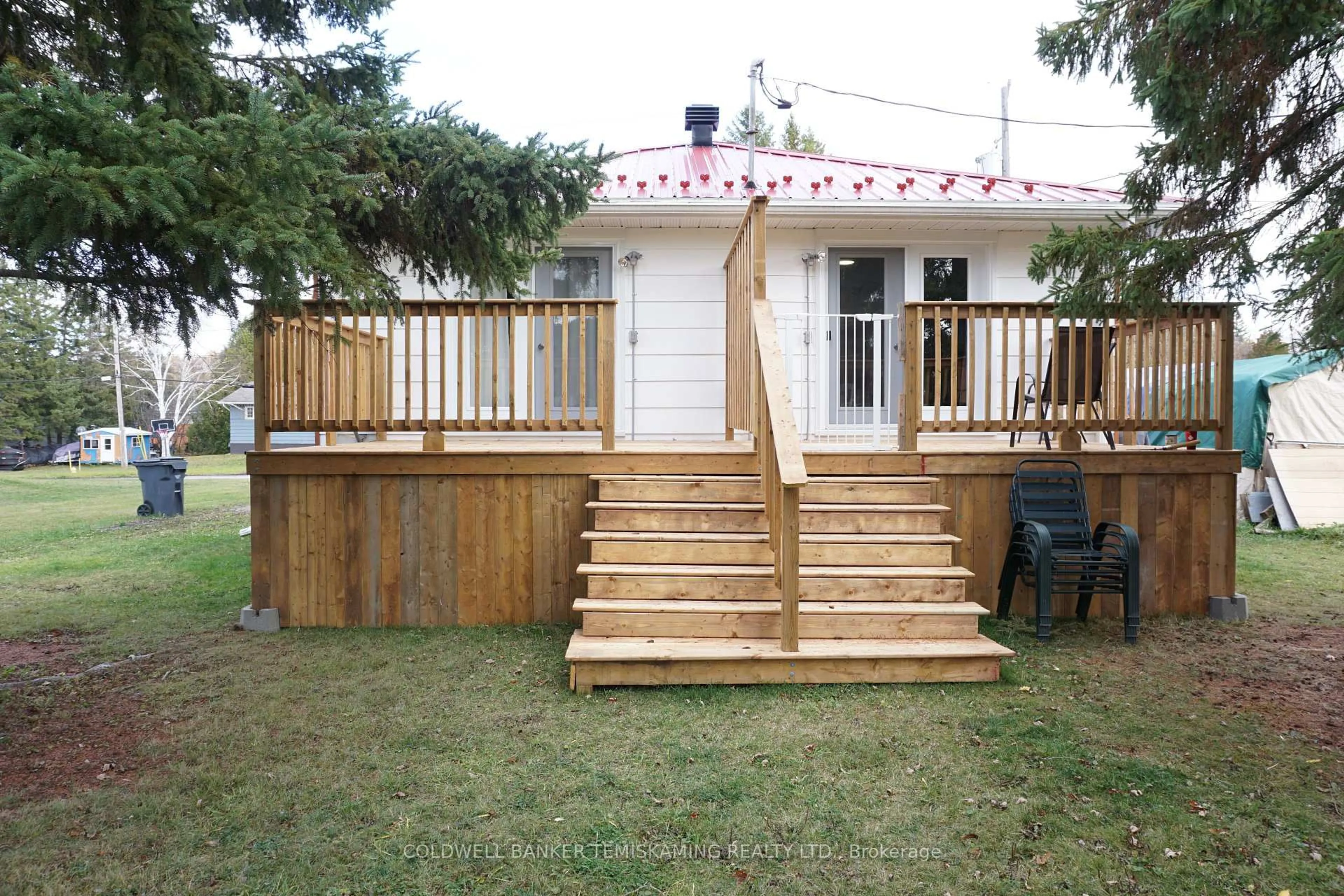 Patio, unknown for 141-143 Station St, Temiskaming Shores Ontario P0J 1R0