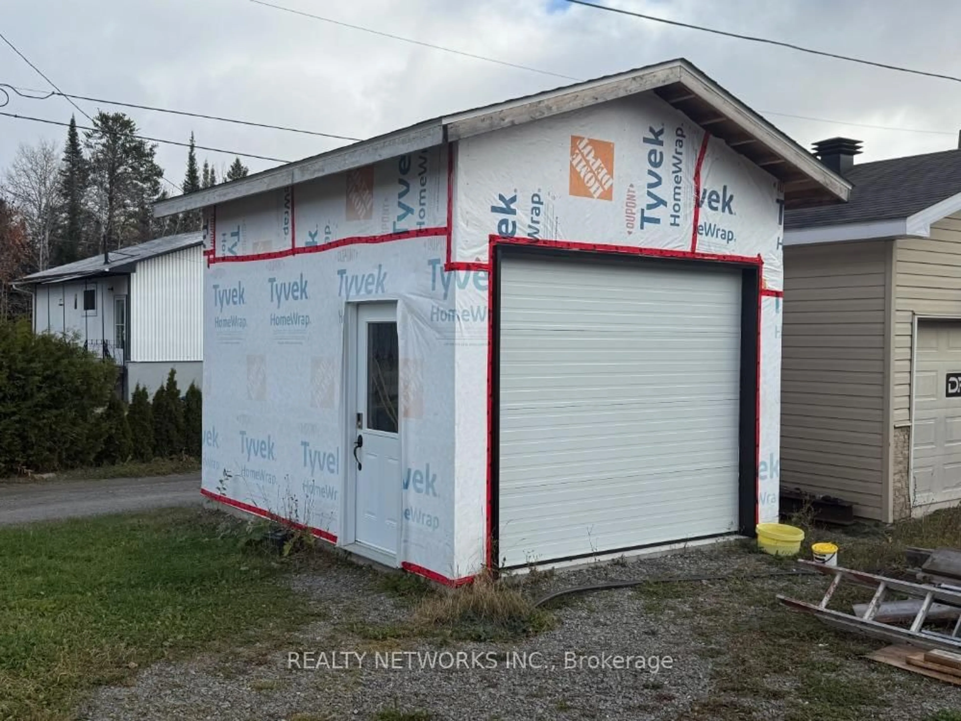 Indoor garage for 24 Hazelnut St, Timmins Ontario P4N 7C2